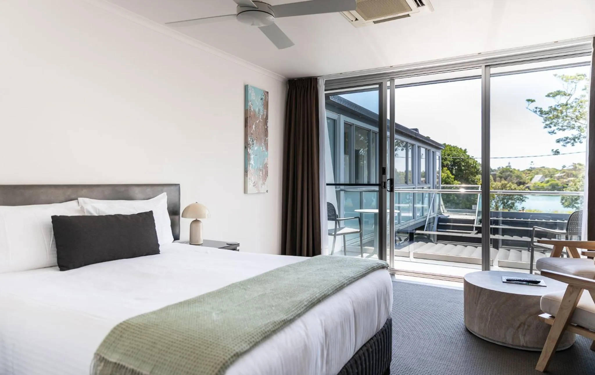 Bed in Brunswick River Inn