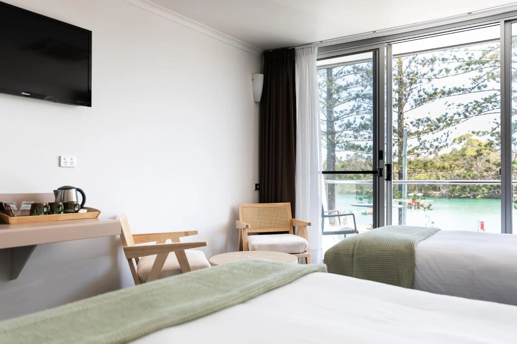 Bed in Brunswick River Inn