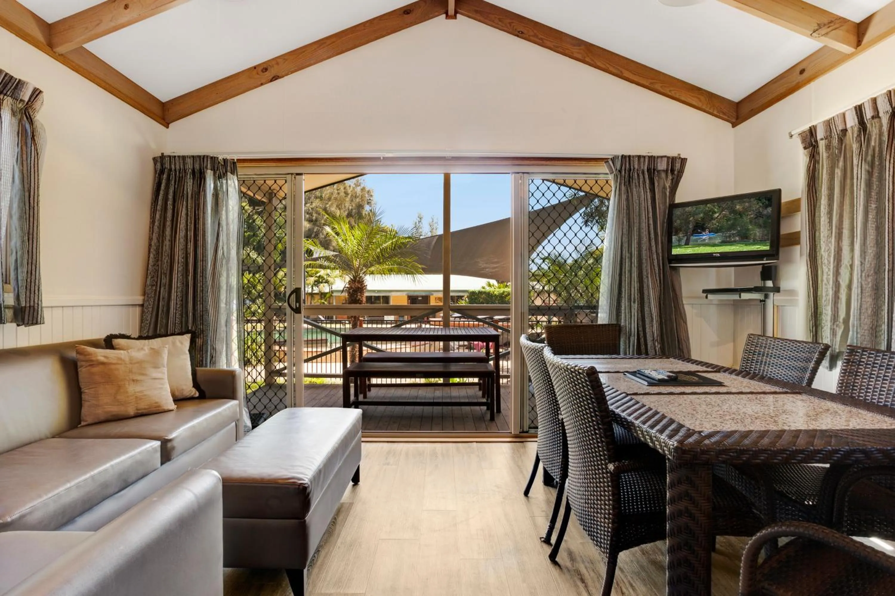 TV and multimedia in Seven Mile Beach Holiday Park