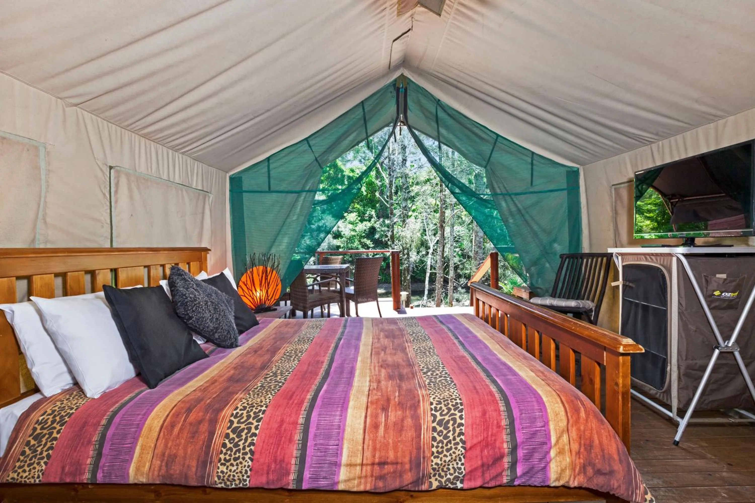 Bedroom, Bed in Seven Mile Beach Holiday Park