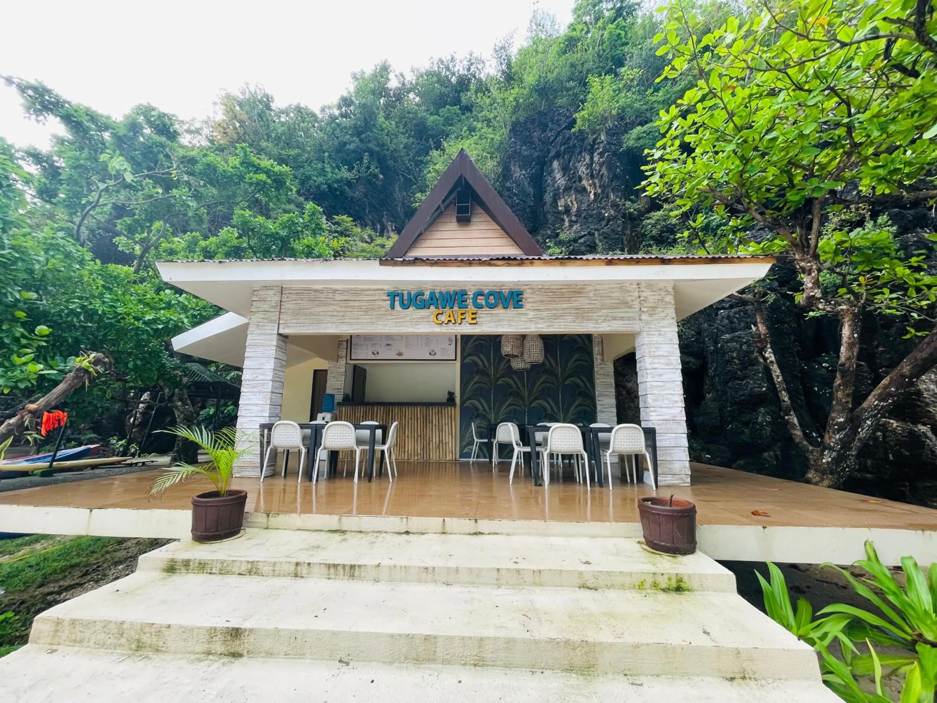 Restaurant/places to eat in Tugawe Cove Resort