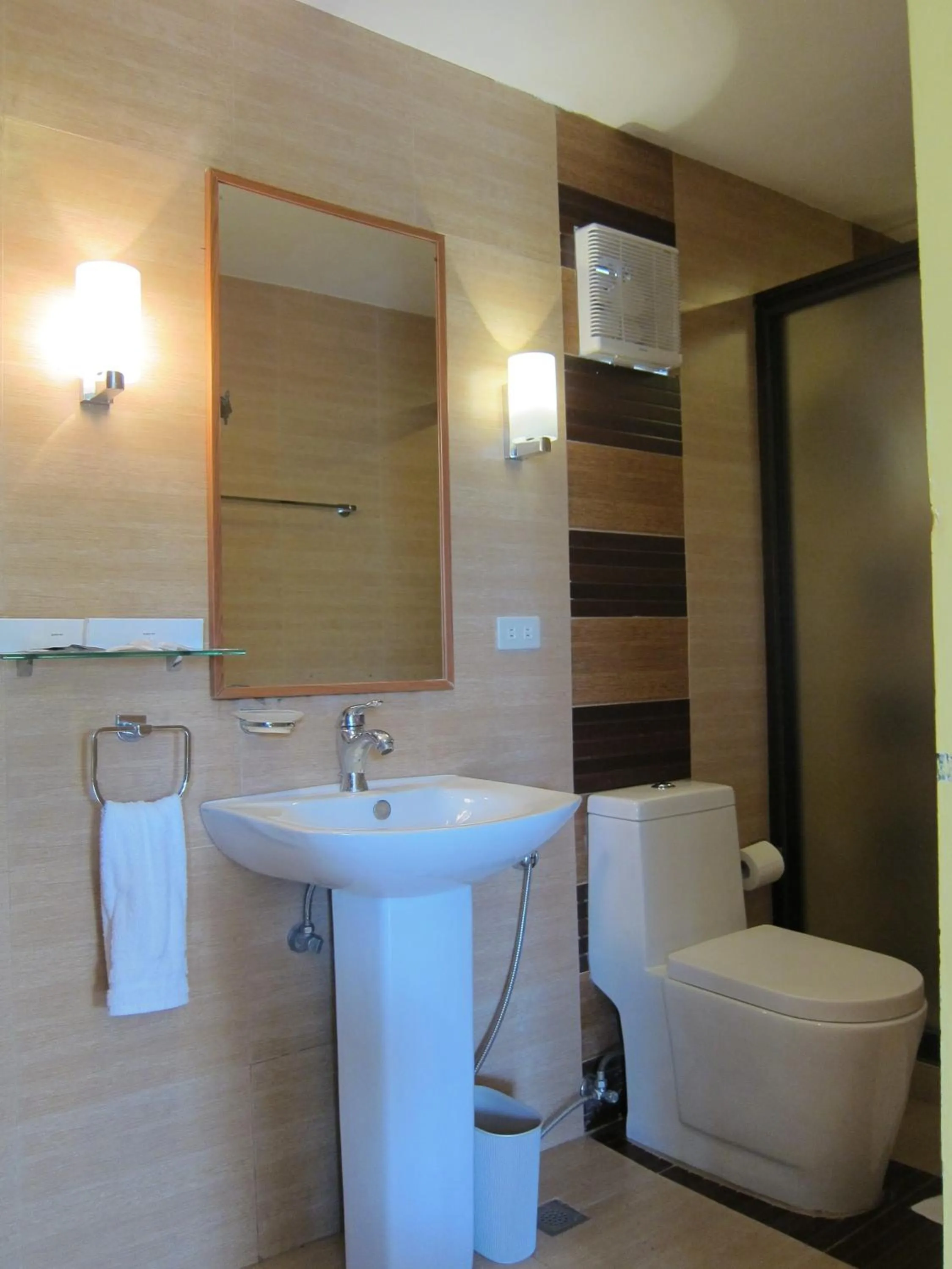 Toilet in Tugawe Cove Resort