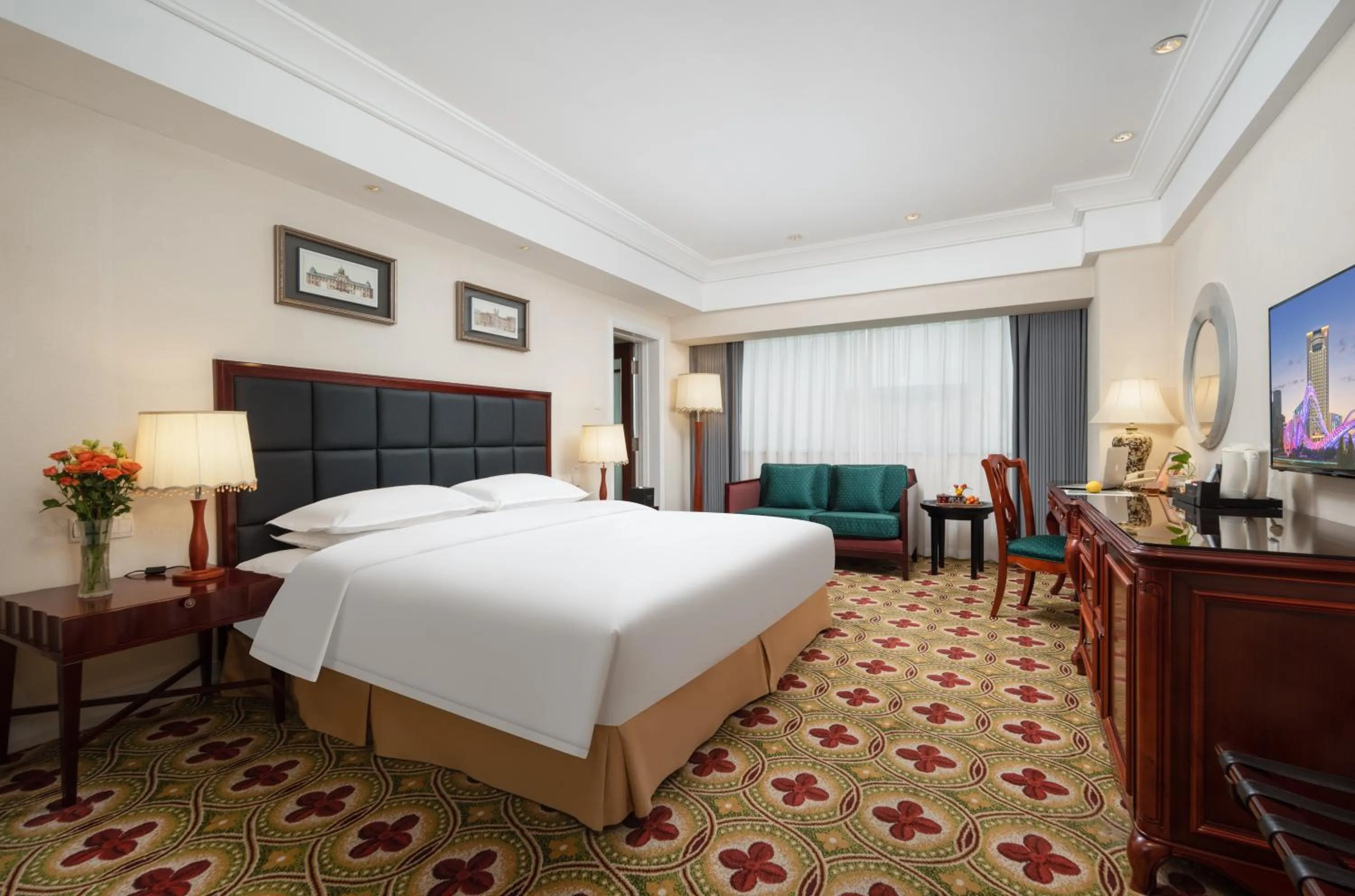 Bed in Ramada Plaza Optics Valley Hotel Wuhan (Best of Ramada Worldwide)