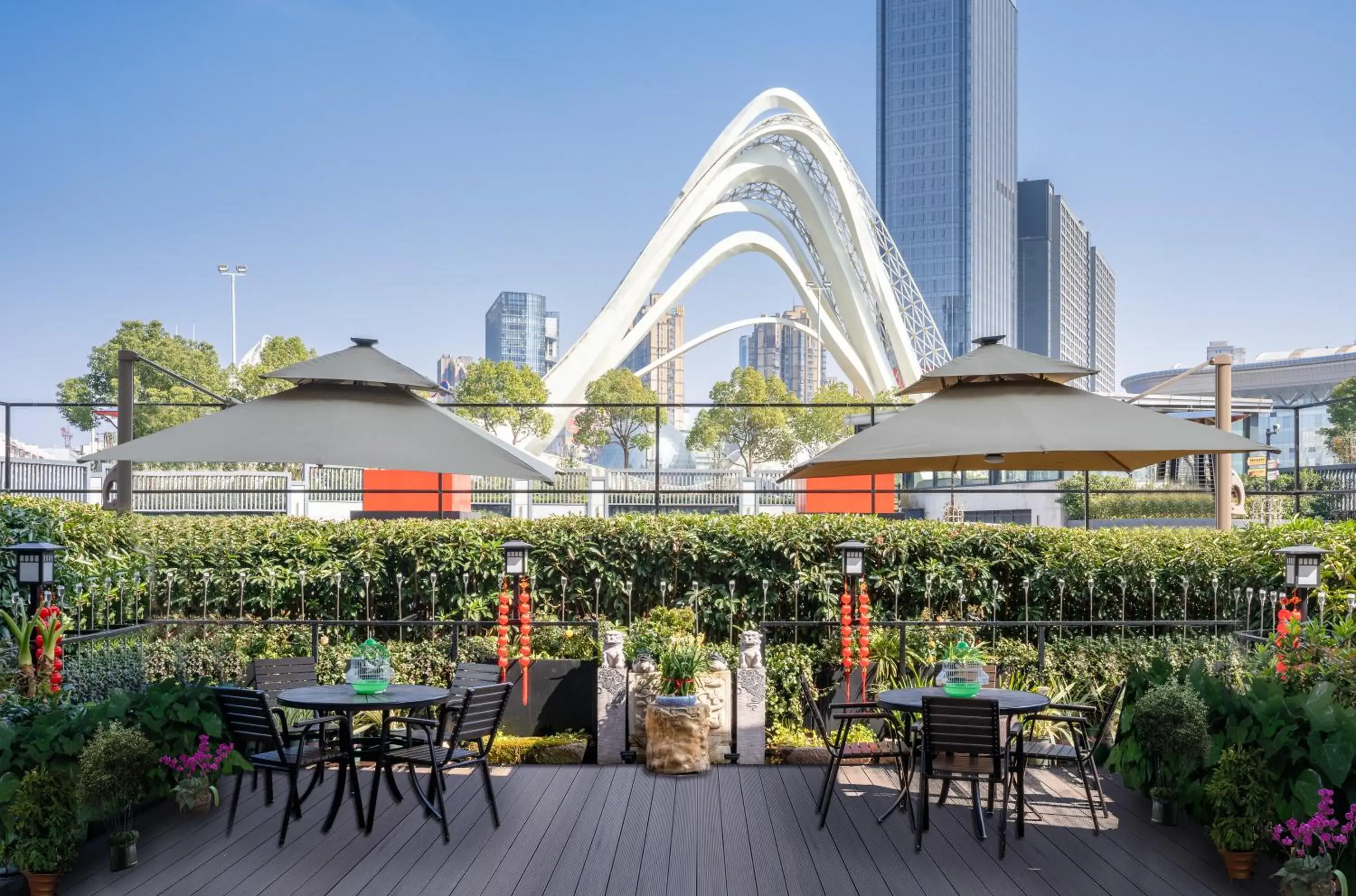 Property building in Ramada Plaza Optics Valley Hotel Wuhan (Best of Ramada Worldwide) Property building in Ramada Plaza Optics Valley Hotel Wuhan (Best of Ramada Worldwide)