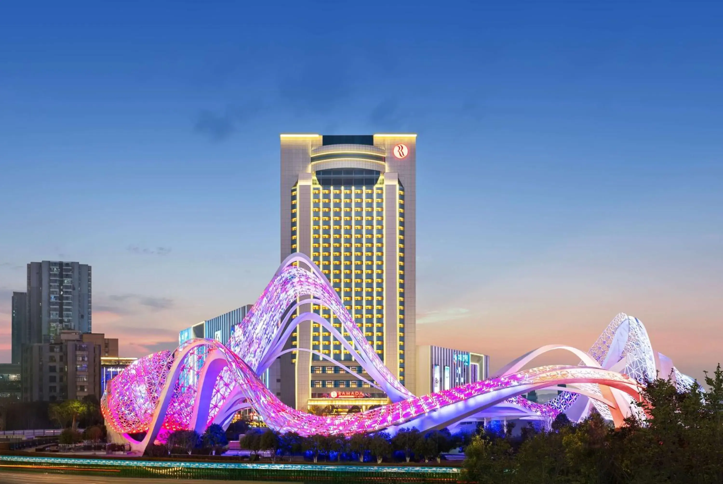 Property building in Ramada Plaza Optics Valley Hotel Wuhan (Best of Ramada Worldwide) Property building in Ramada Plaza Optics Valley Hotel Wuhan (Best of Ramada Worldwide)