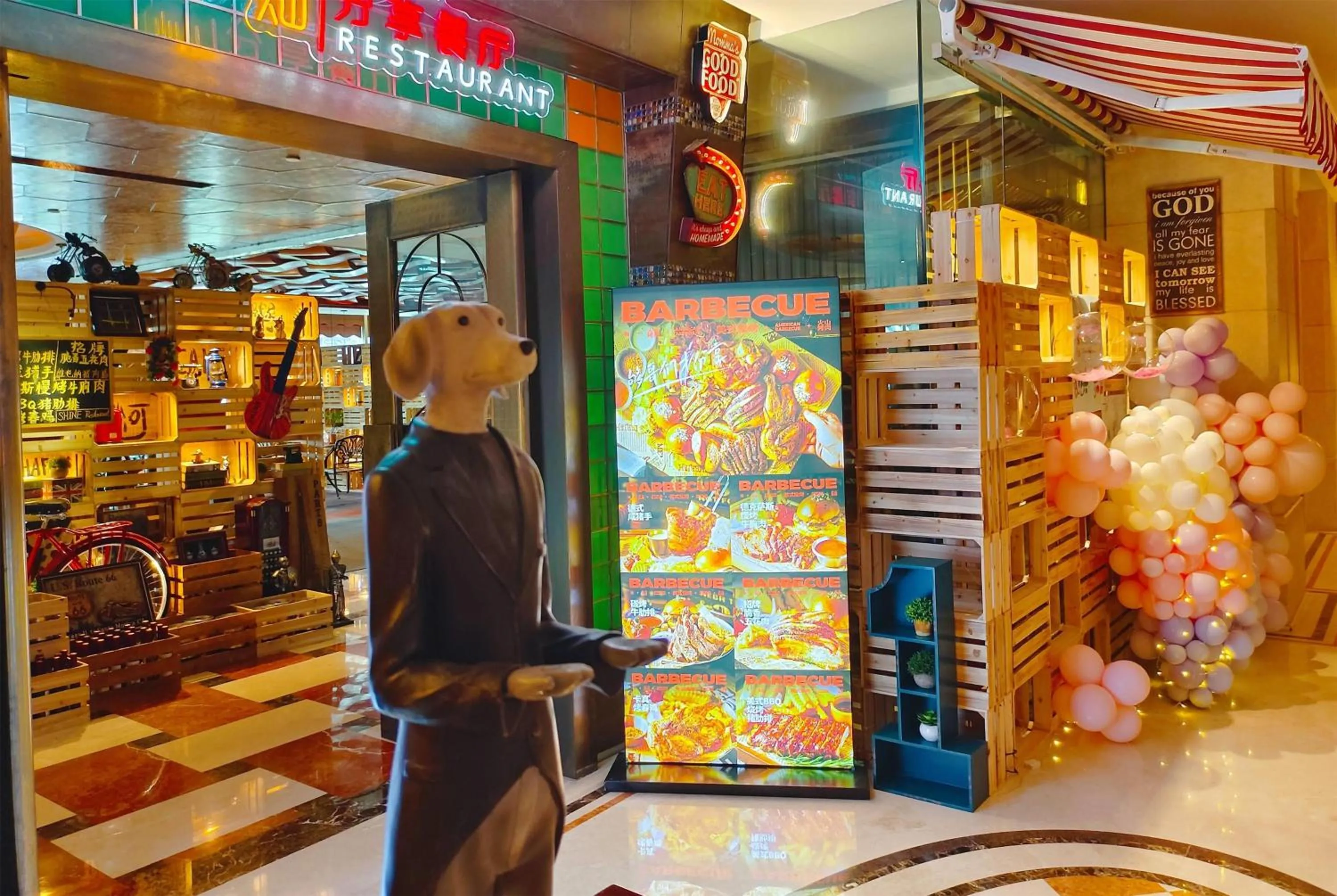 Restaurant/places to eat in Ramada Plaza Optics Valley Hotel Wuhan (Best of Ramada Worldwide)