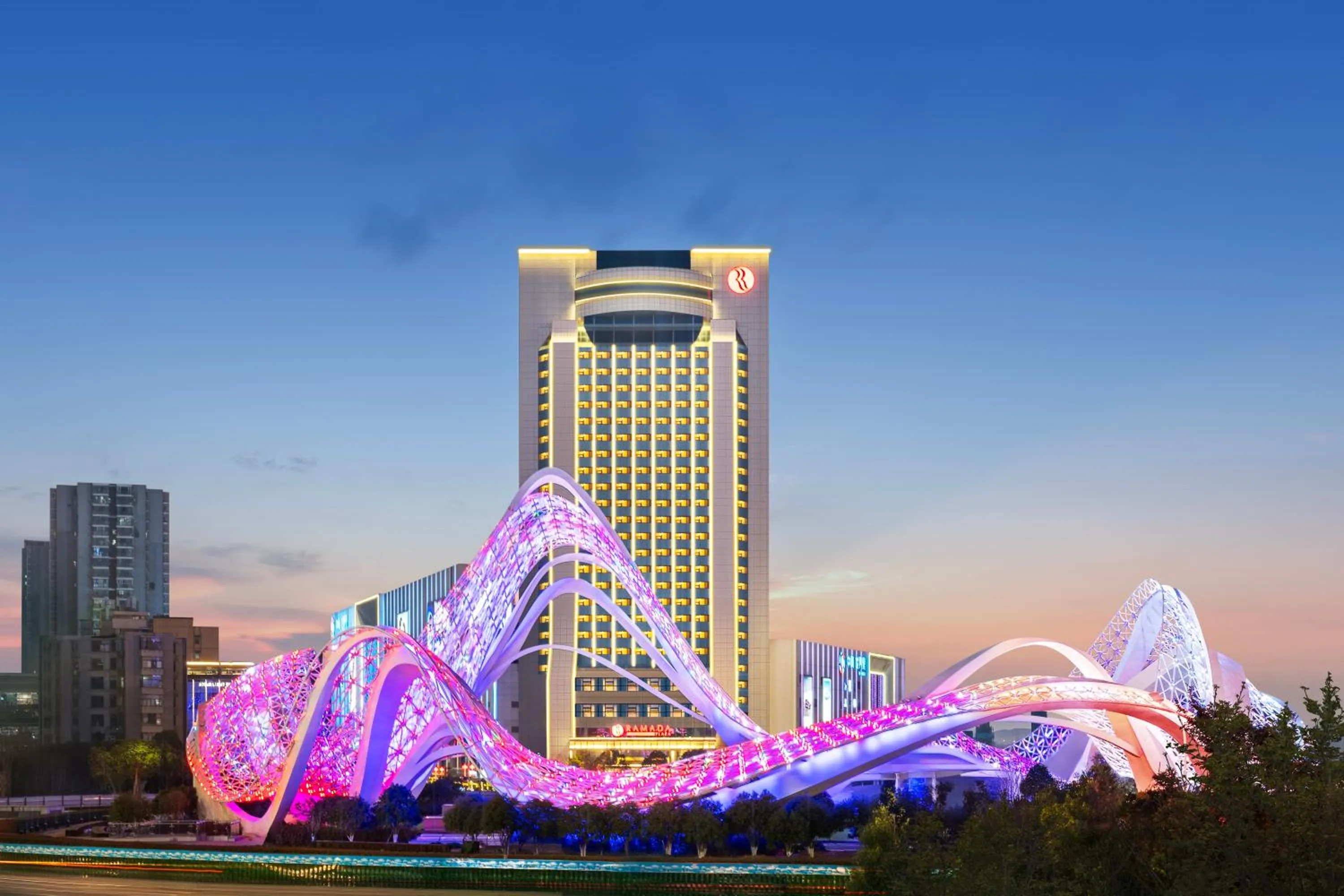 Night in Ramada Plaza Optics Valley Hotel Wuhan (Best of Ramada Worldwide)