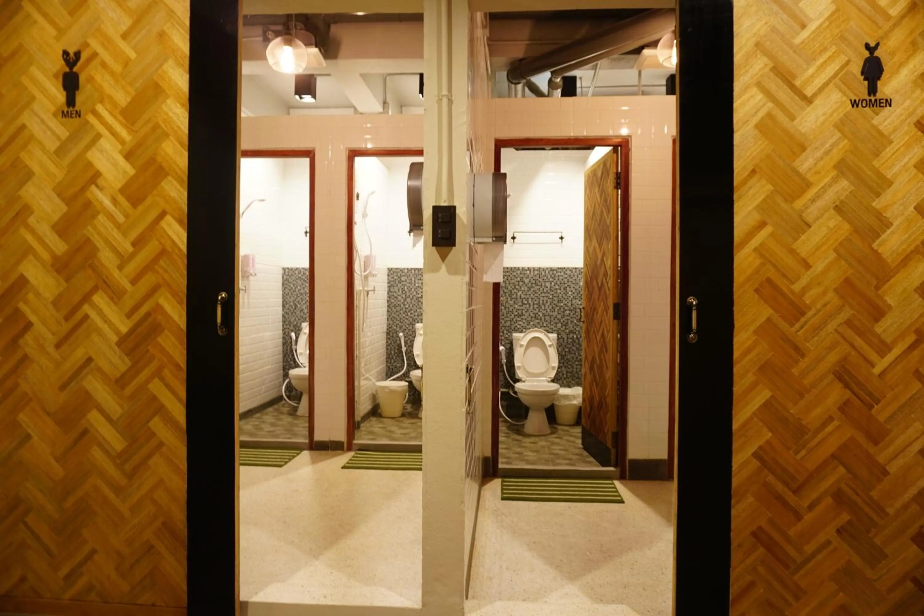 Toilet in Busket Hostel