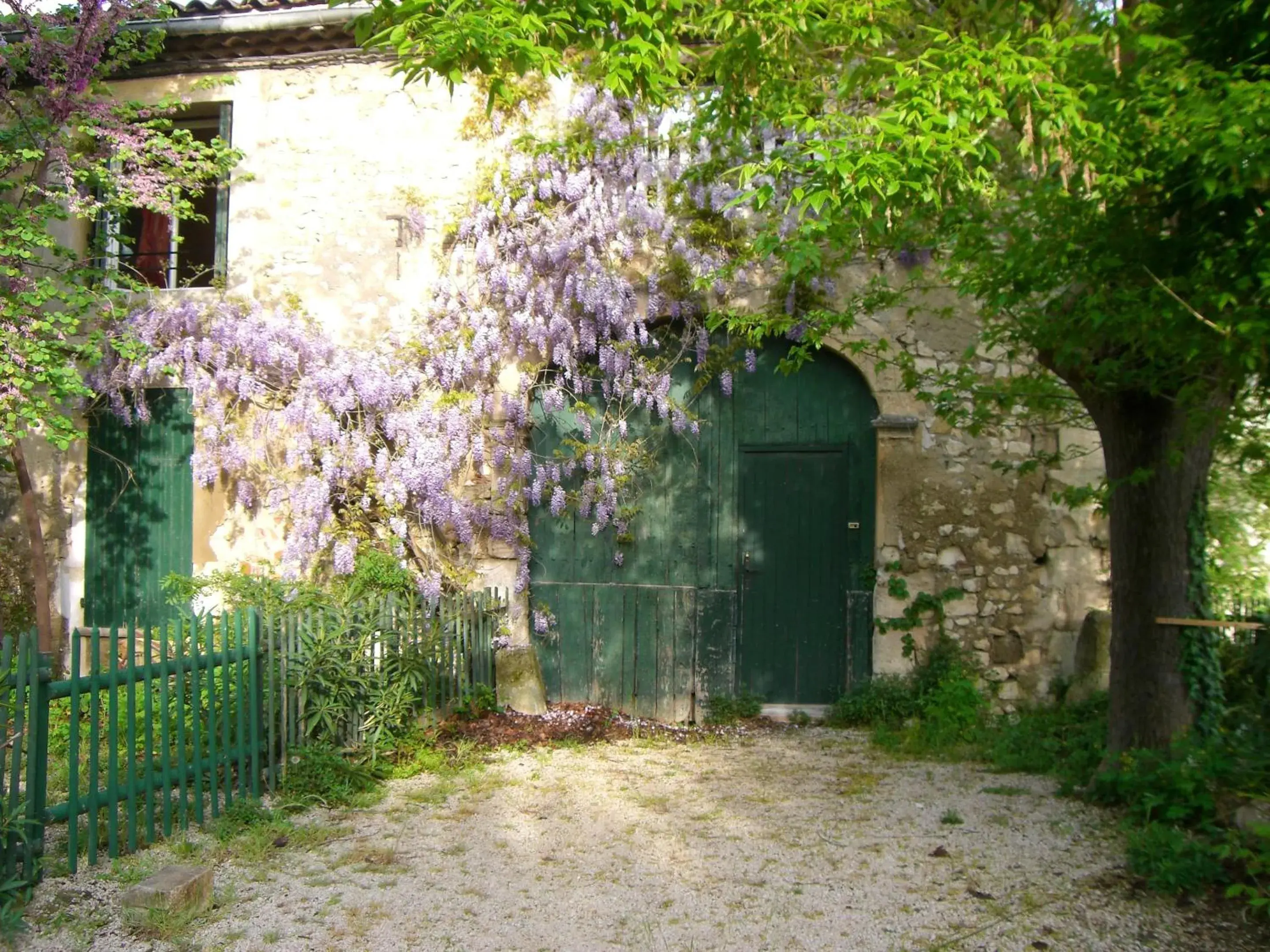 Maison charmante avec terrasse et jardin à Noves Maison charmante avec terrasse et jardin à Noves