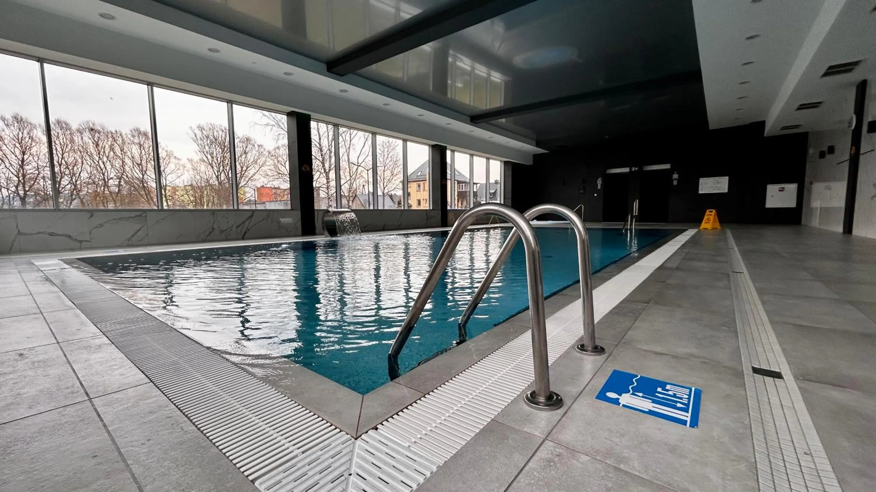 Swimming pool in Hotel Nad Czernicą