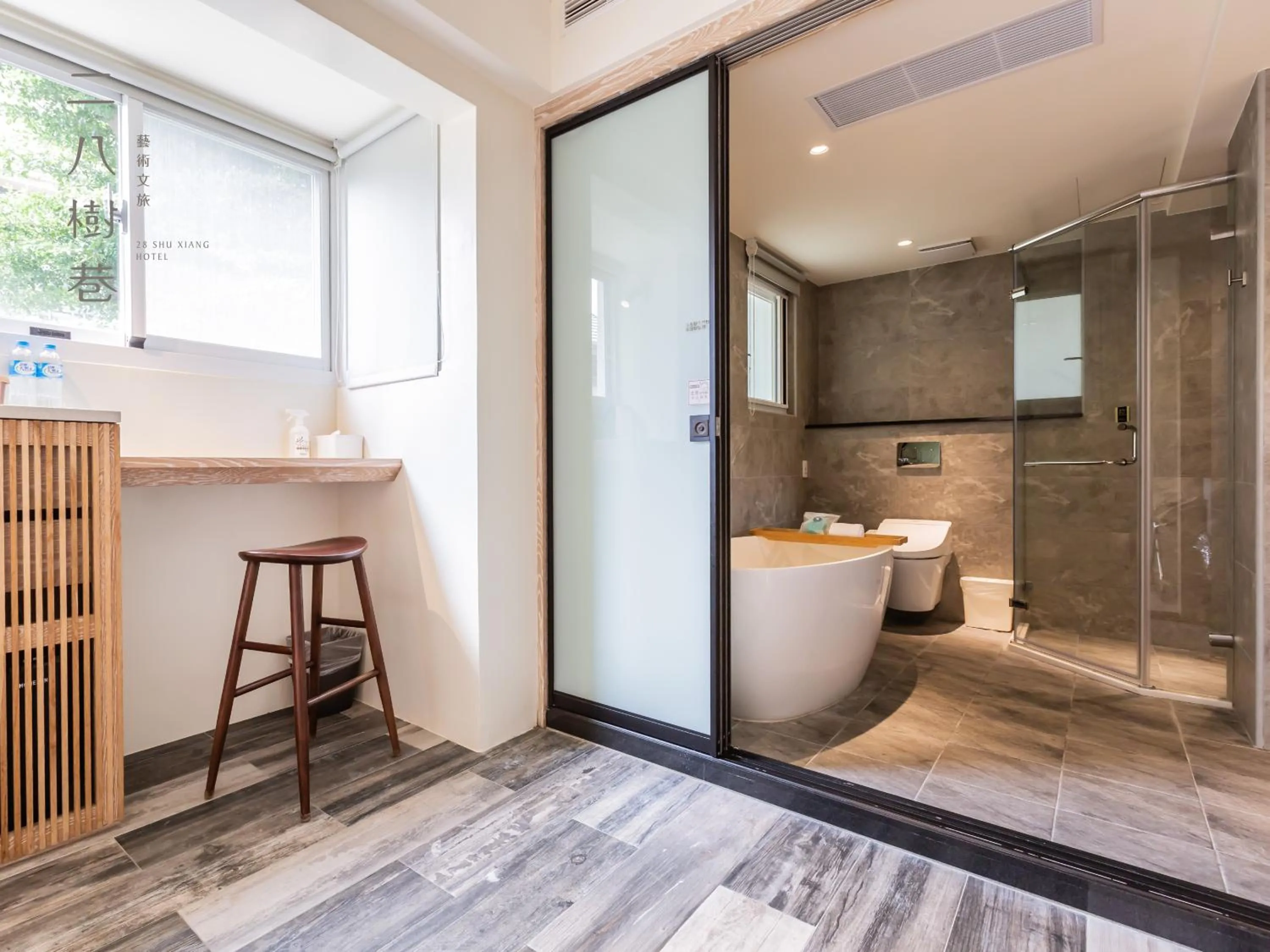 Photo of the whole room in 28 Shu Xiang Hotel