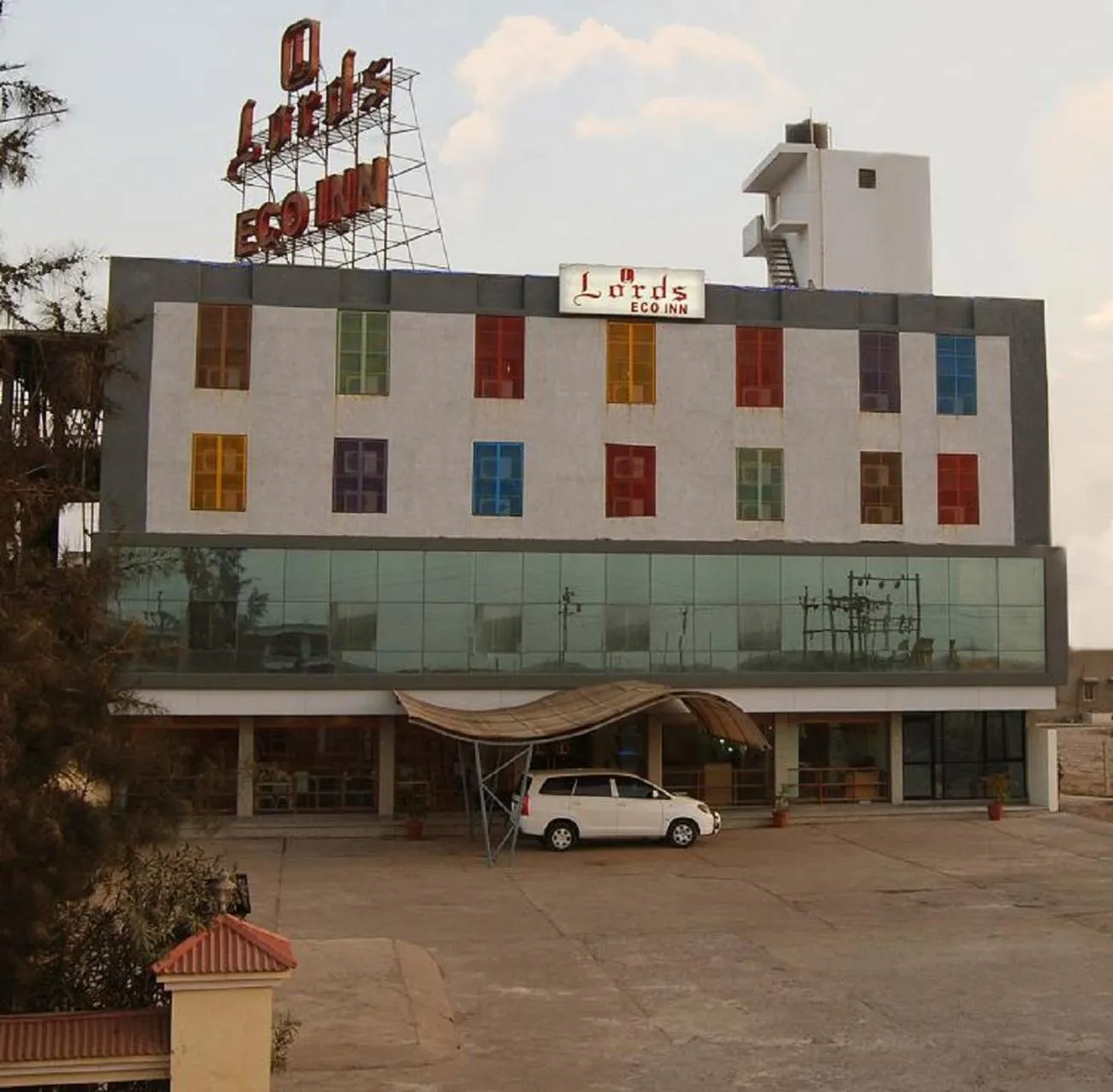 Facade/entrance in Lords Eco Inn Dahej
