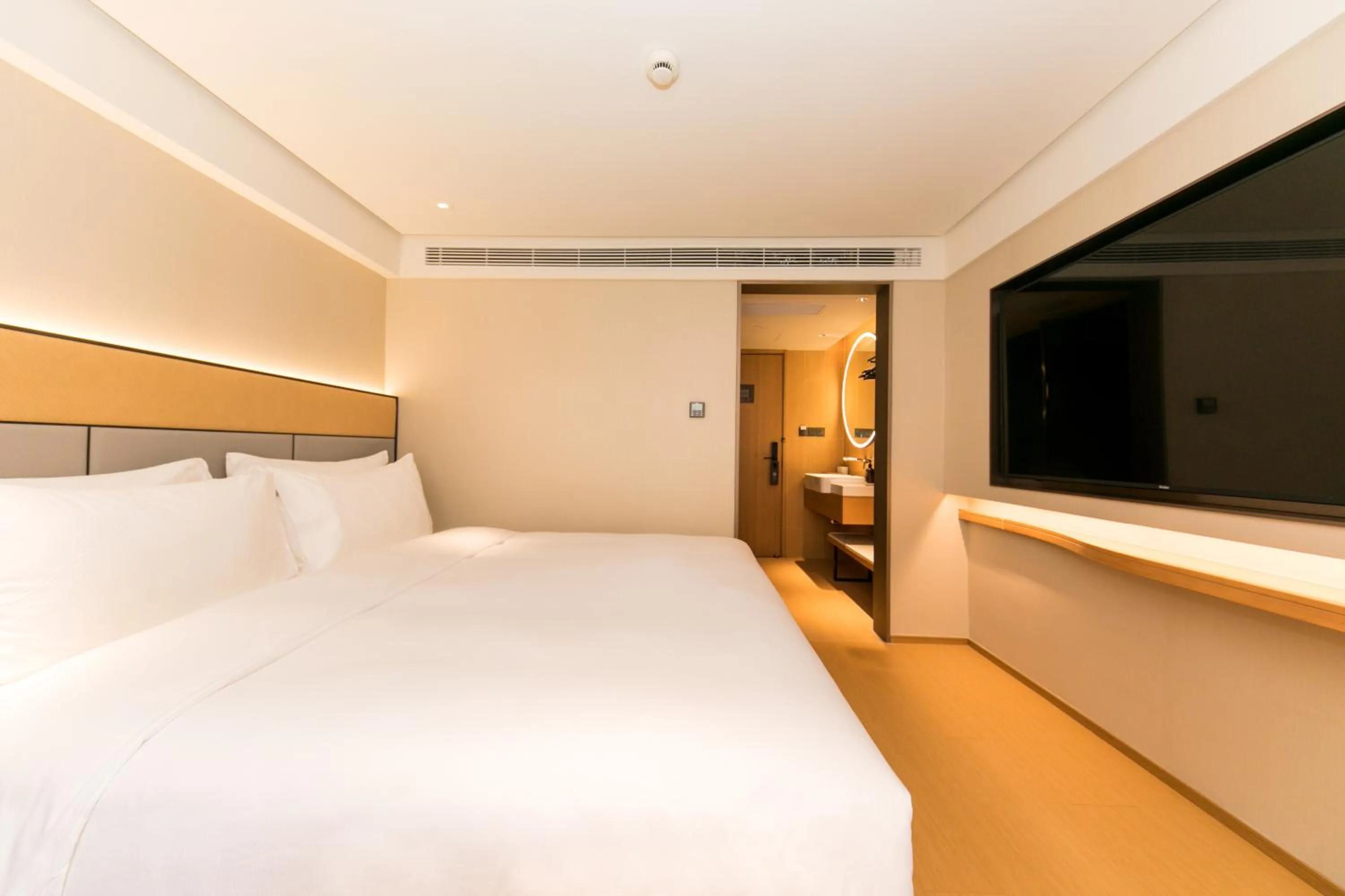 Bed in JI Hotel Shanghai Xujiahui