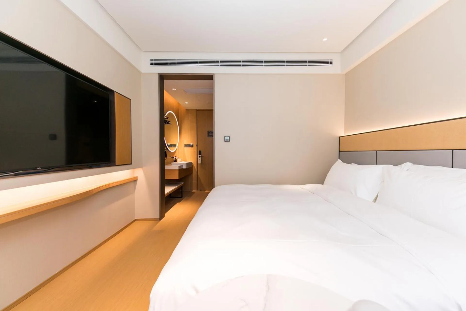 Bed in JI Hotel Shanghai Xujiahui