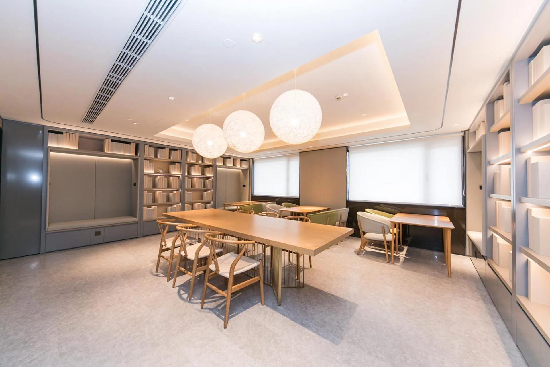 Seating area in JI Hotel Shanghai Xujiahui