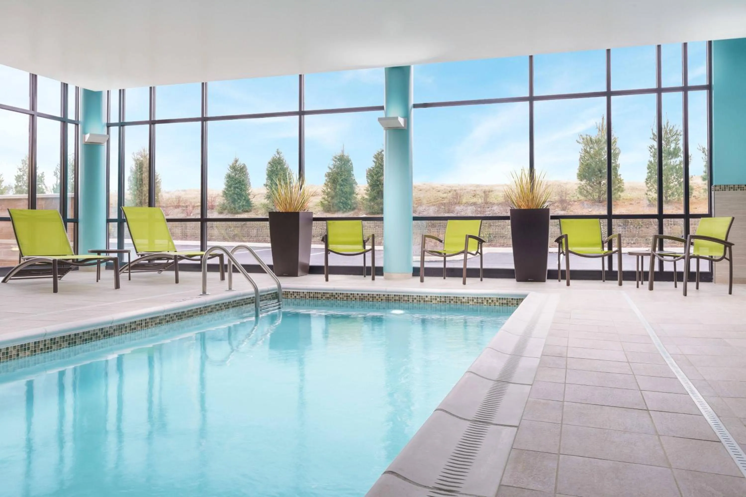 Swimming pool in SpringHill Suites by Marriott Philadelphia West Chester/Exton