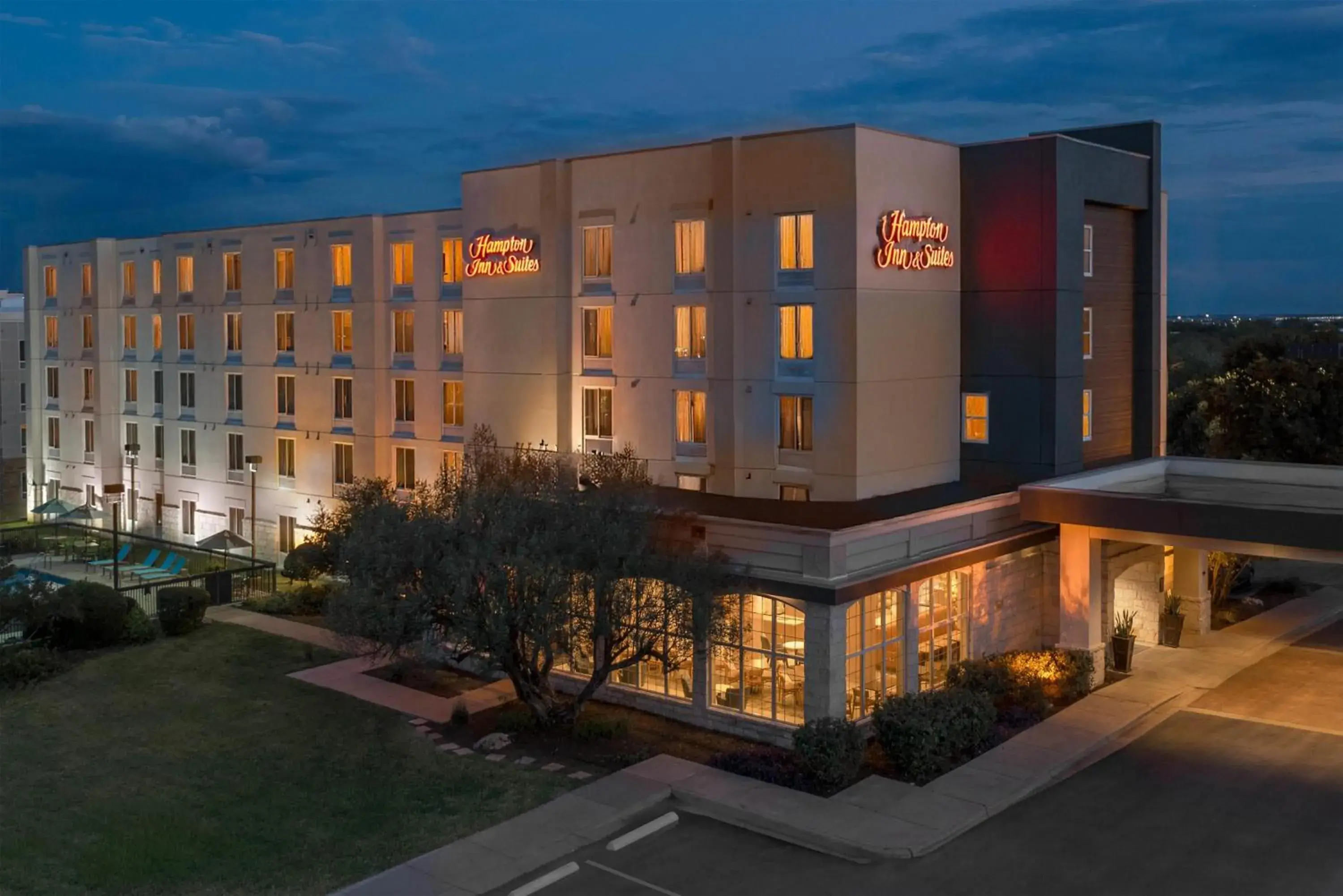 Property building in Hampton Inn & Suites-Austin Airport Property building in Hampton Inn & Suites-Austin Airport