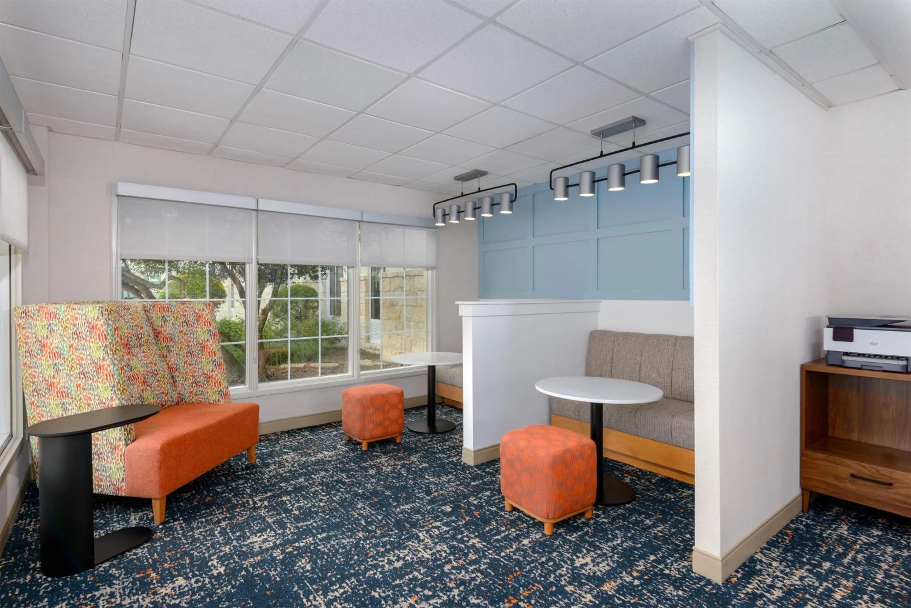 Business facilities in Hampton Inn & Suites-Austin Airport