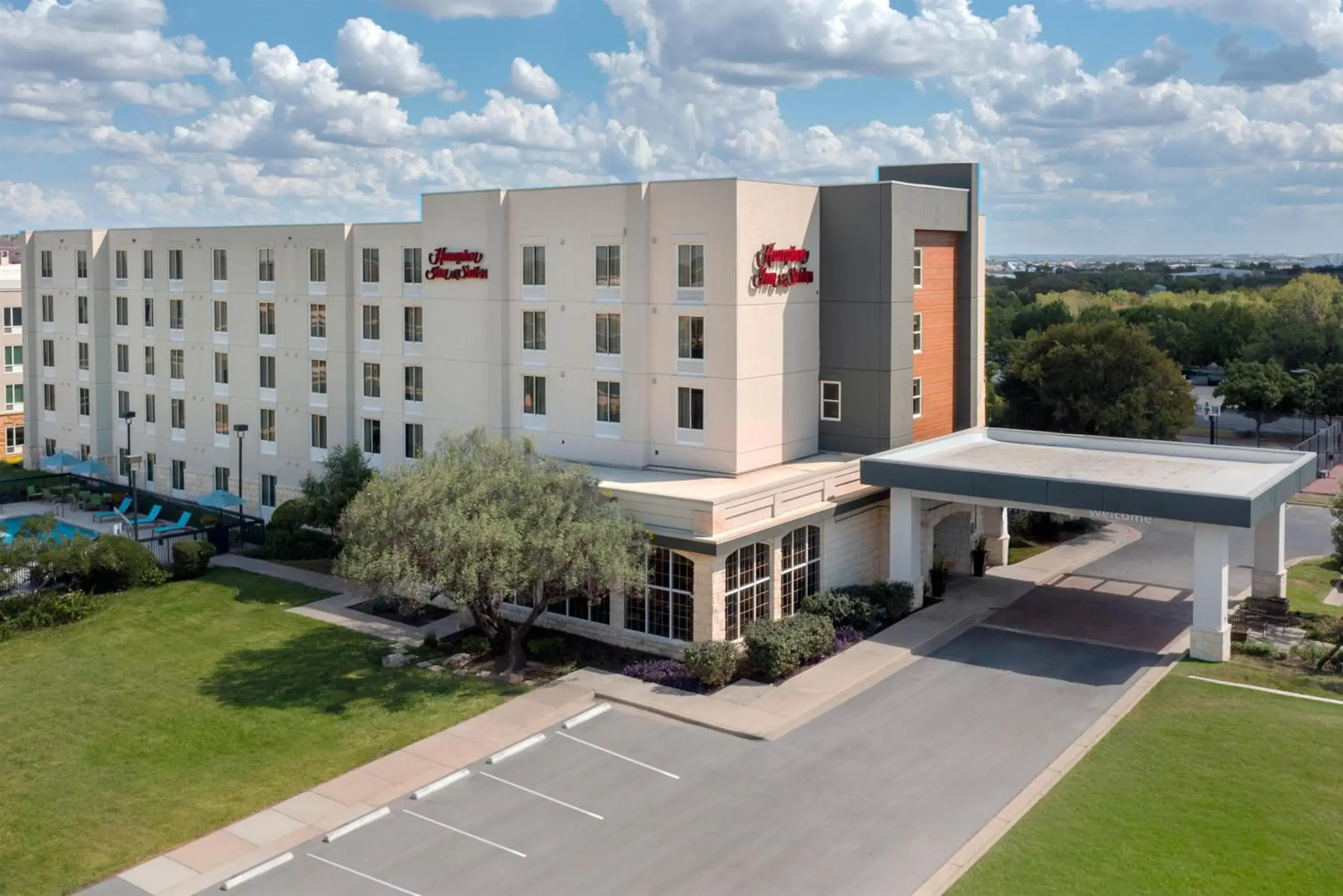 Property building in Hampton Inn & Suites-Austin Airport Property building in Hampton Inn & Suites-Austin Airport