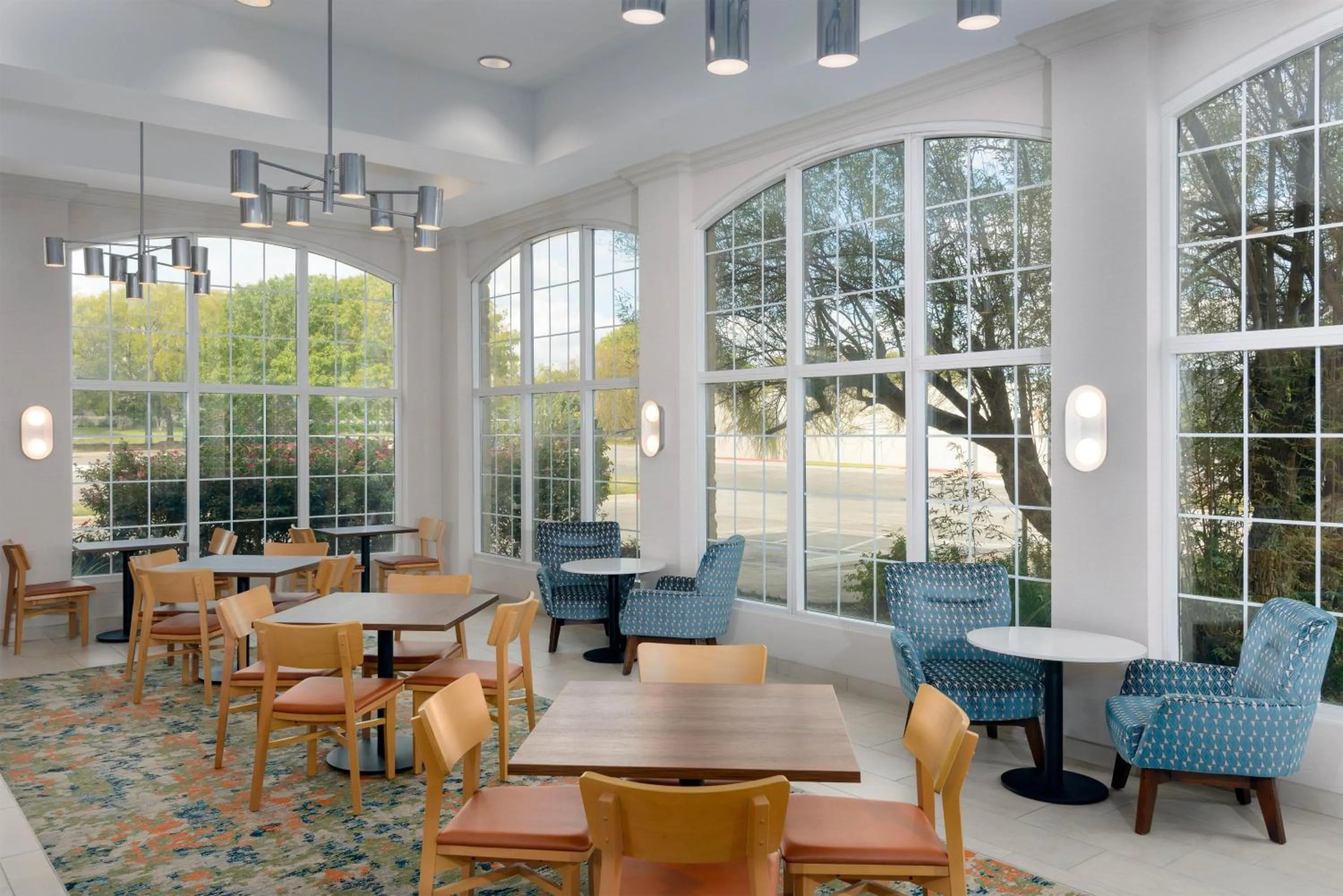 Breakfast in Hampton Inn & Suites-Austin Airport