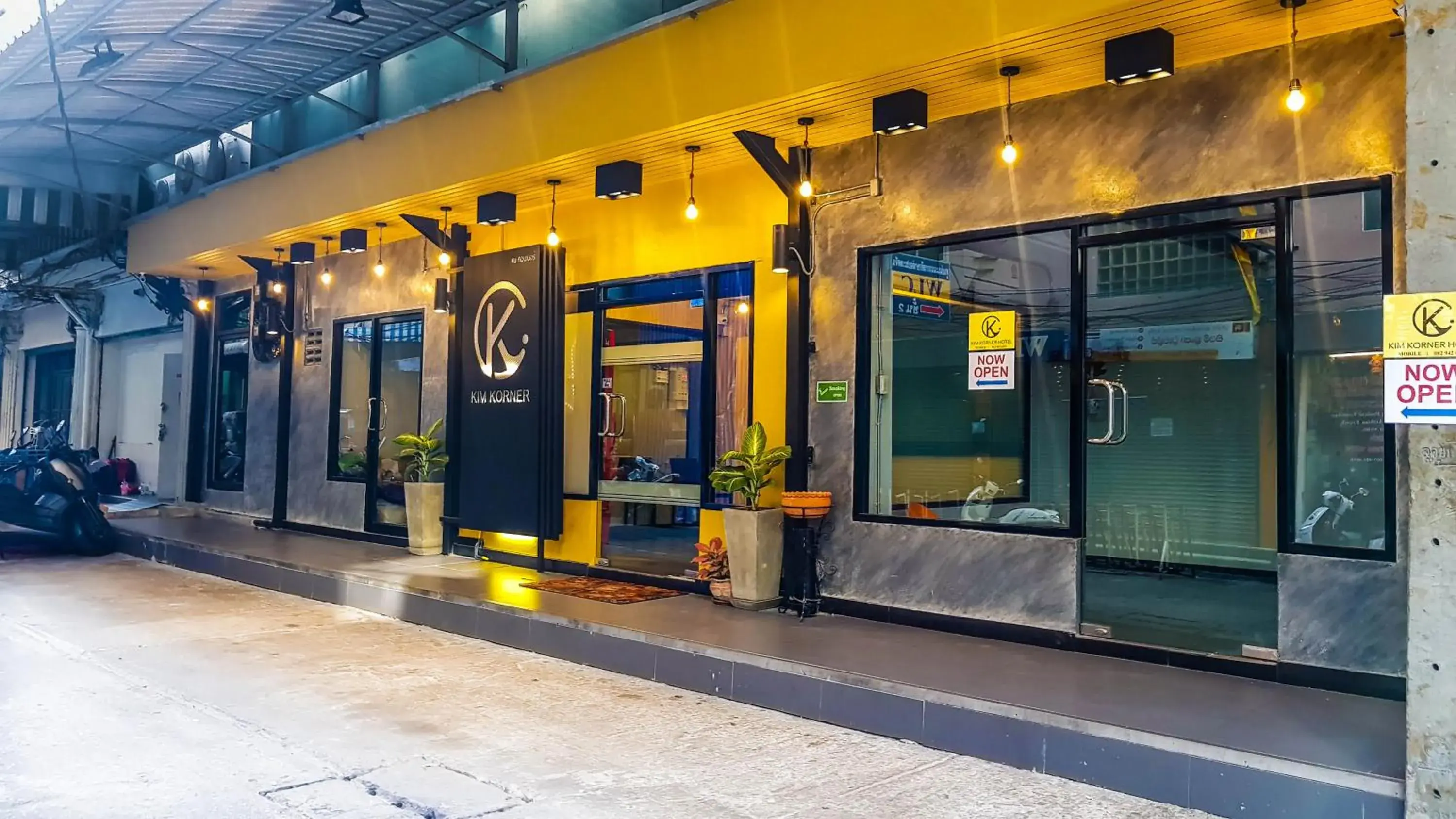 Facade/entrance in Kim Korner Hotel Facade/entrance in Kim Korner Hotel