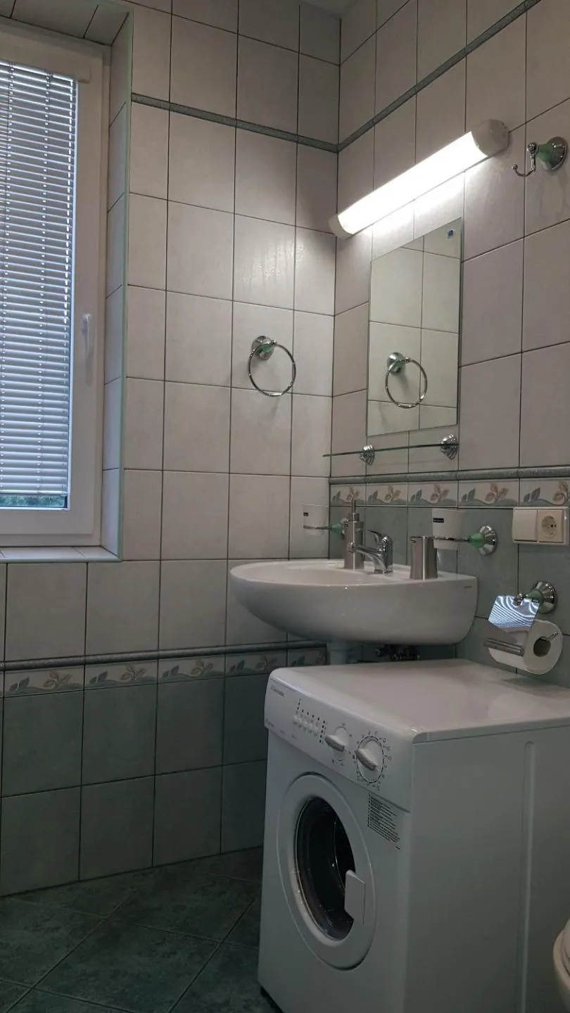 Shower in Vila Gilė