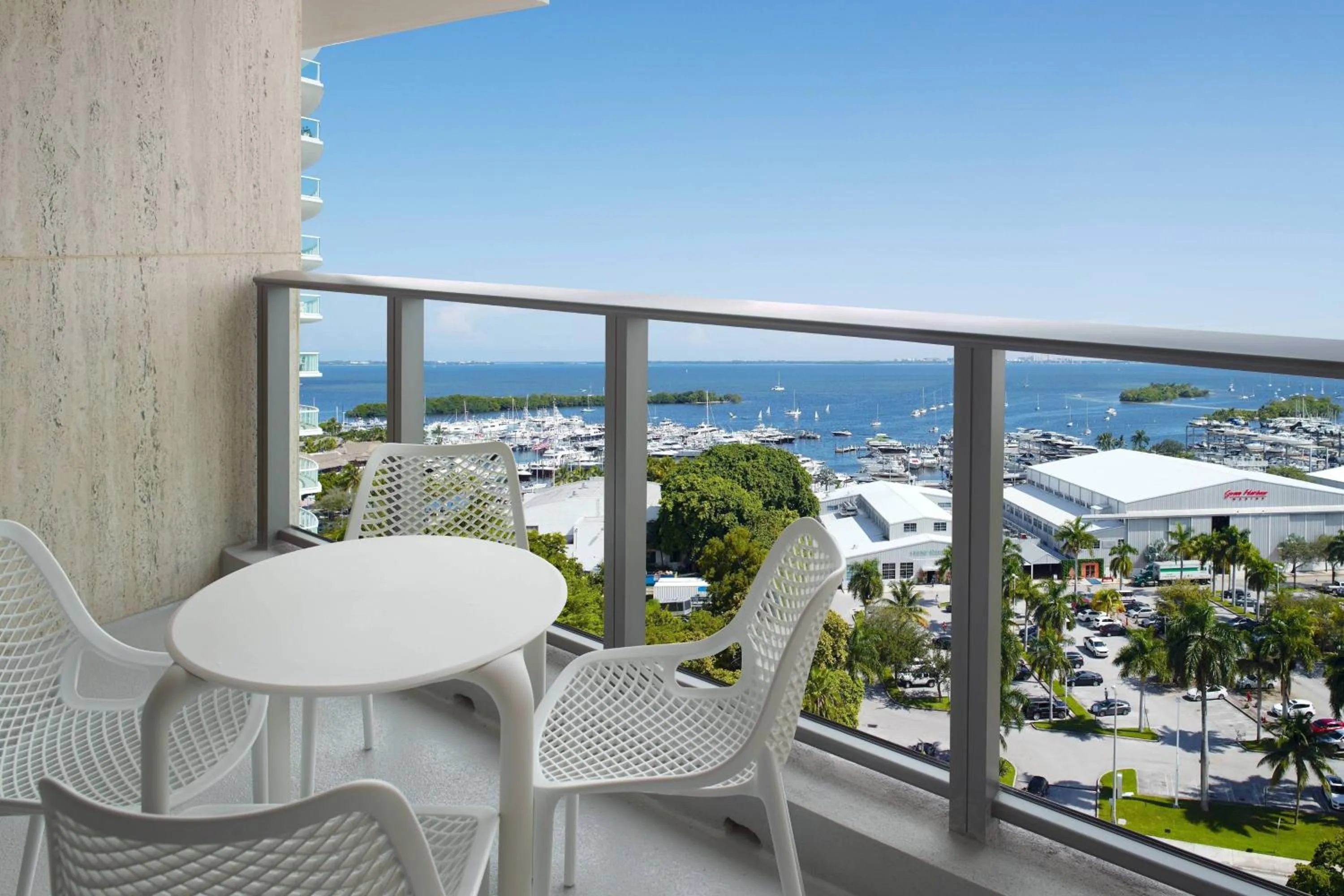 Photo of the whole room in Courtyard Miami Coconut Grove