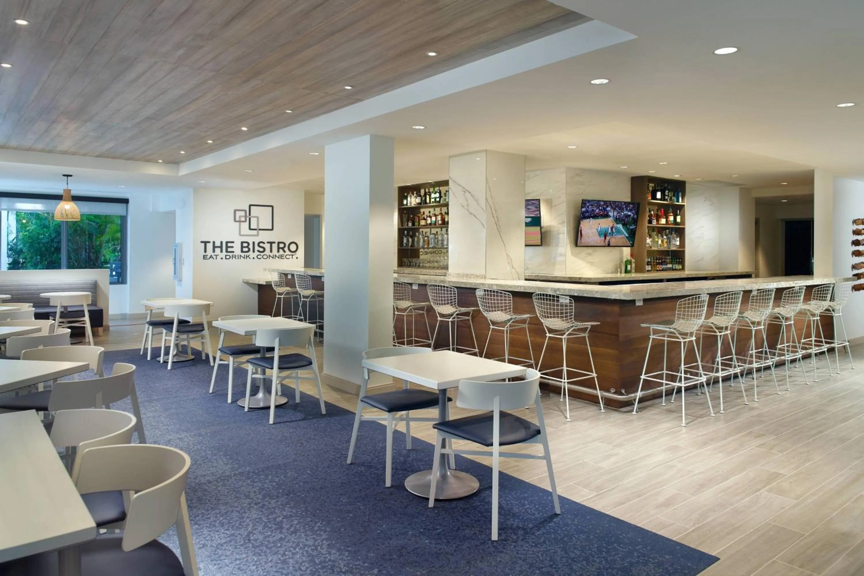 Restaurant/places to eat in Courtyard Miami Coconut Grove