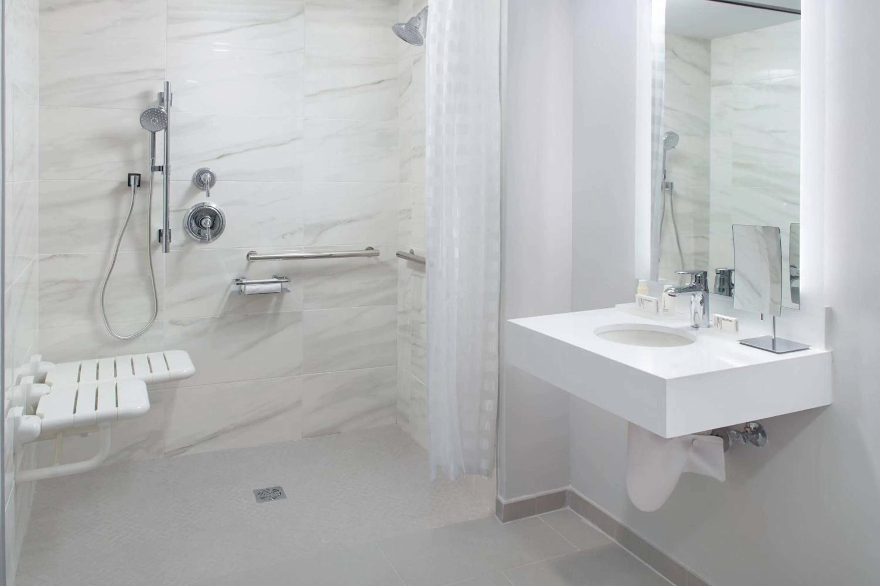 Bathroom in Courtyard Miami Coconut Grove