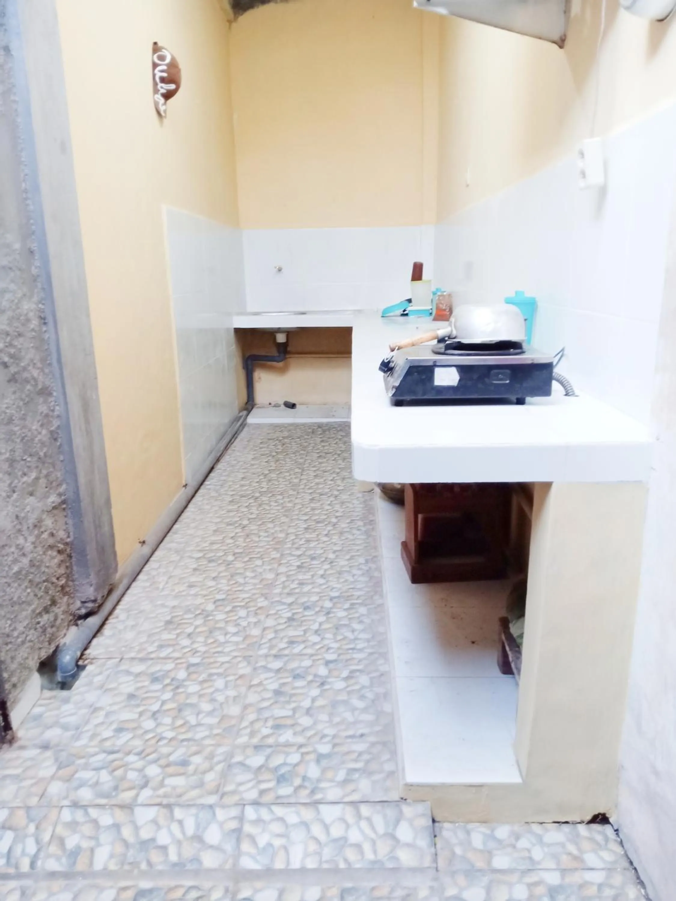 Communal kitchen in D'Kost Ketintang