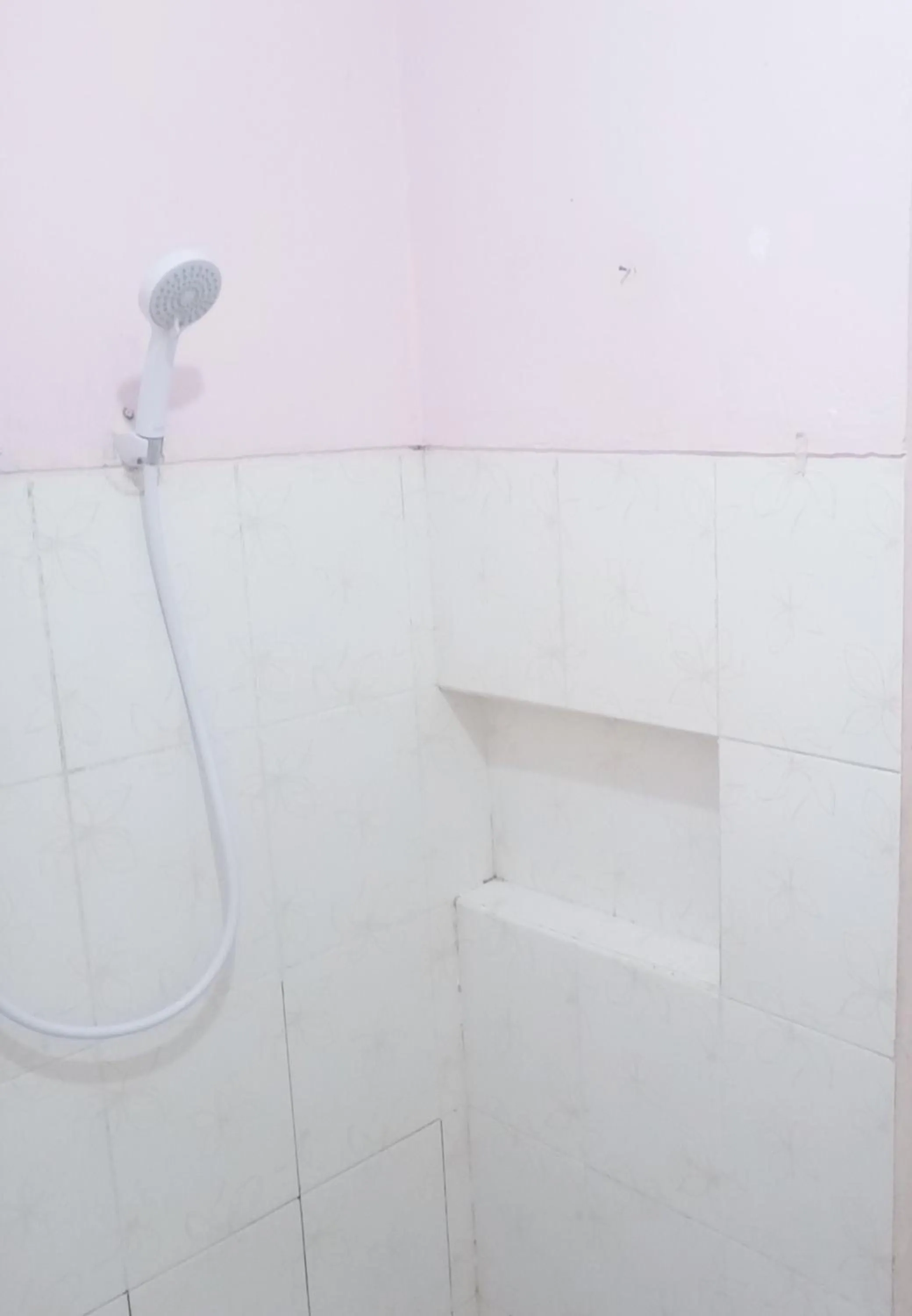 Shower in D'Kost Ketintang