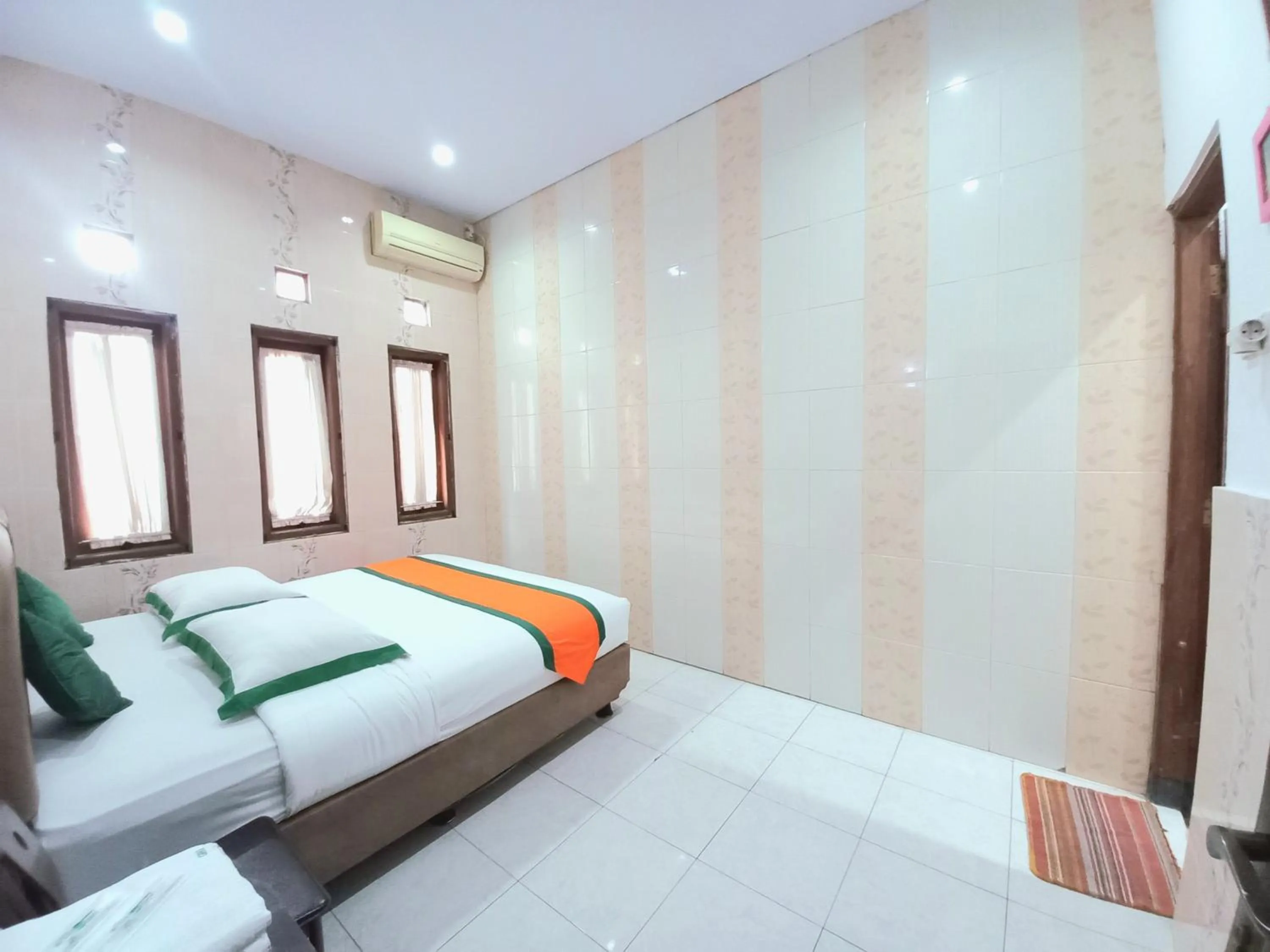 Bedroom, Bed in Homestay Jogja Dekat Taman Pelangi by Simply Homy