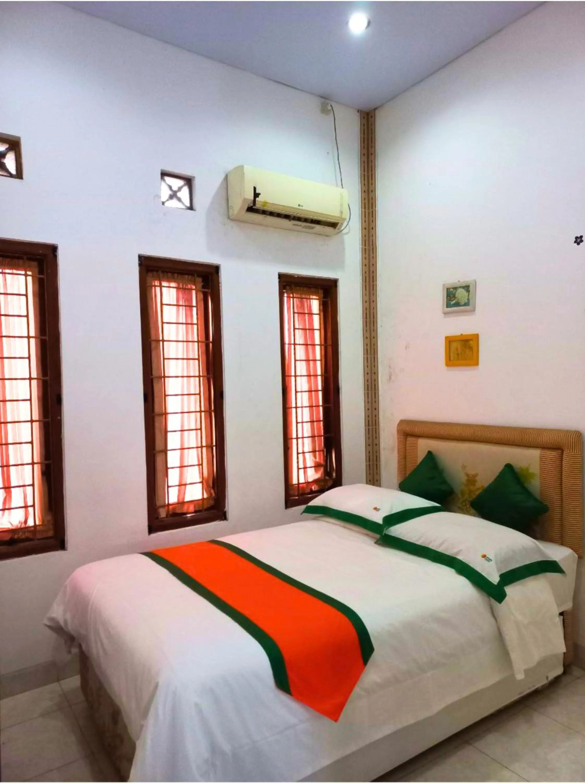 Bed in Homestay Jogja Dekat Taman Pelangi by Simply Homy