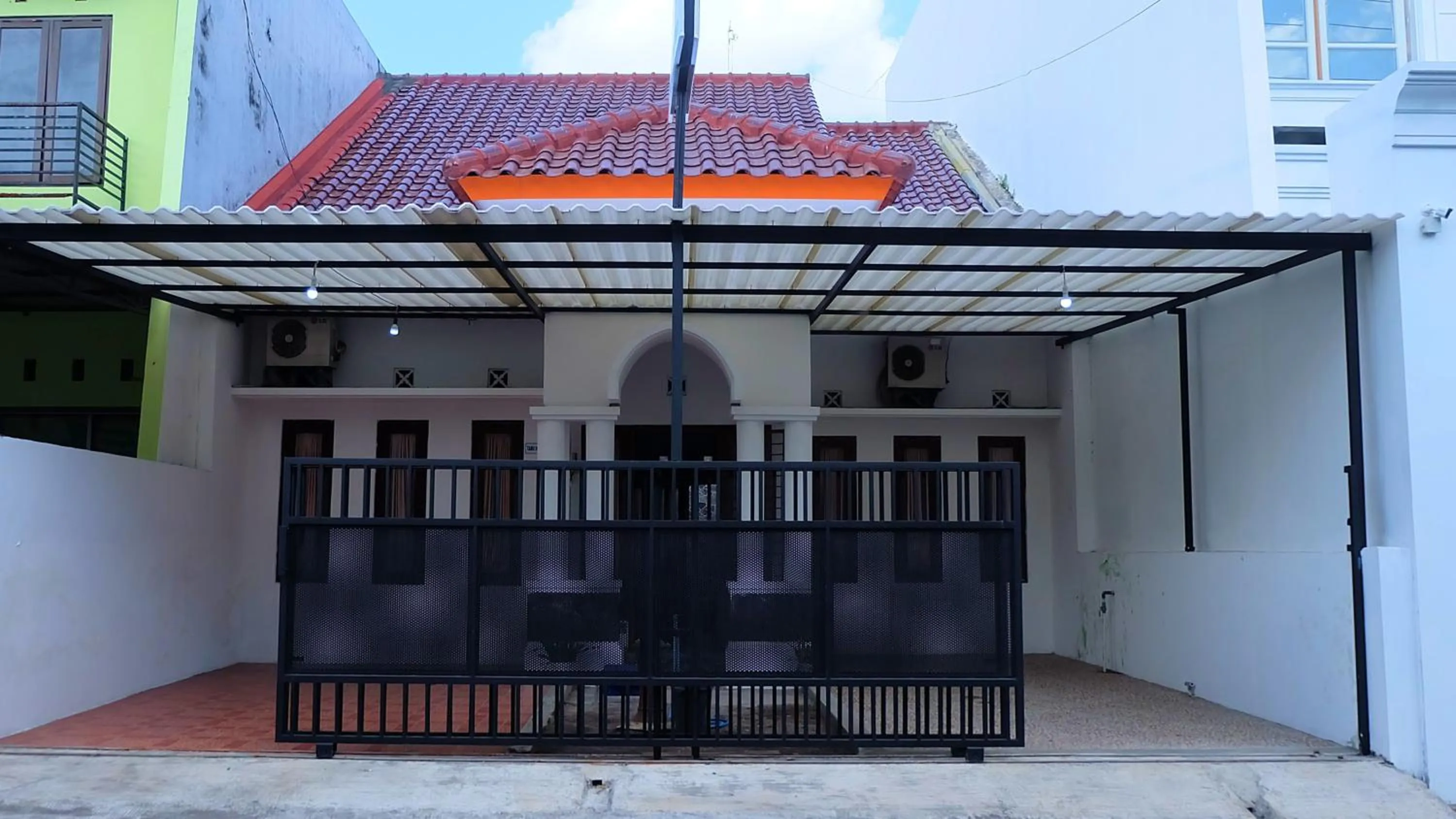 Property building in Homestay Jogja Dekat Taman Pelangi by Simply Homy