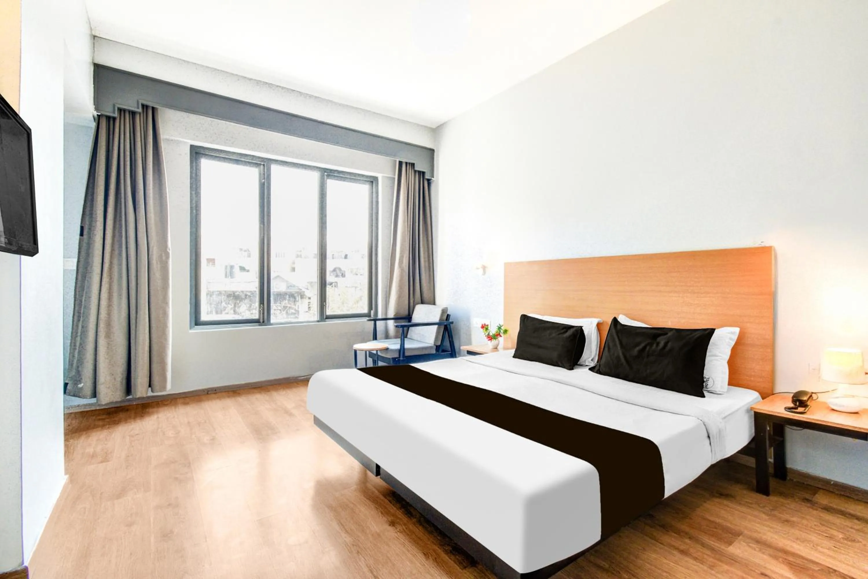 Bedroom, Bed in Super Townhouse Lakdikapul