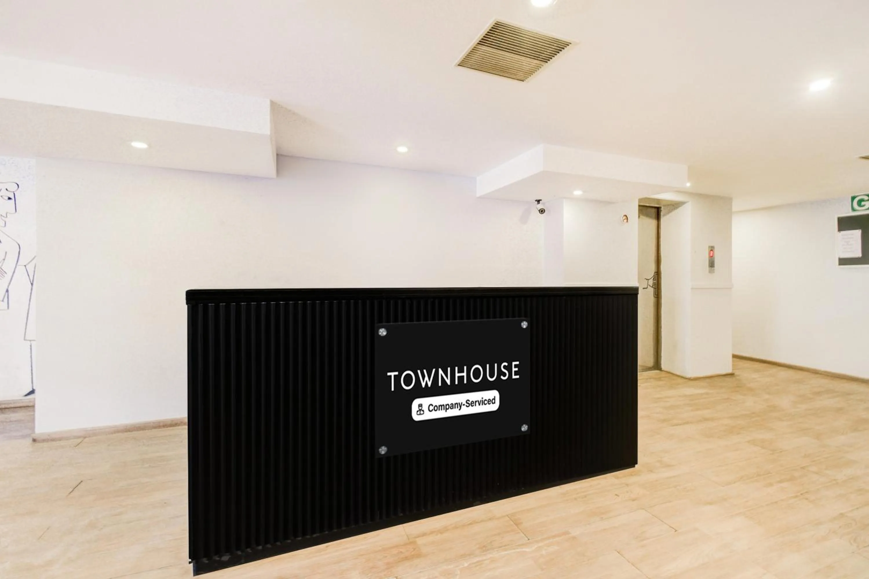 Lobby or reception in Super Townhouse Lakdikapul