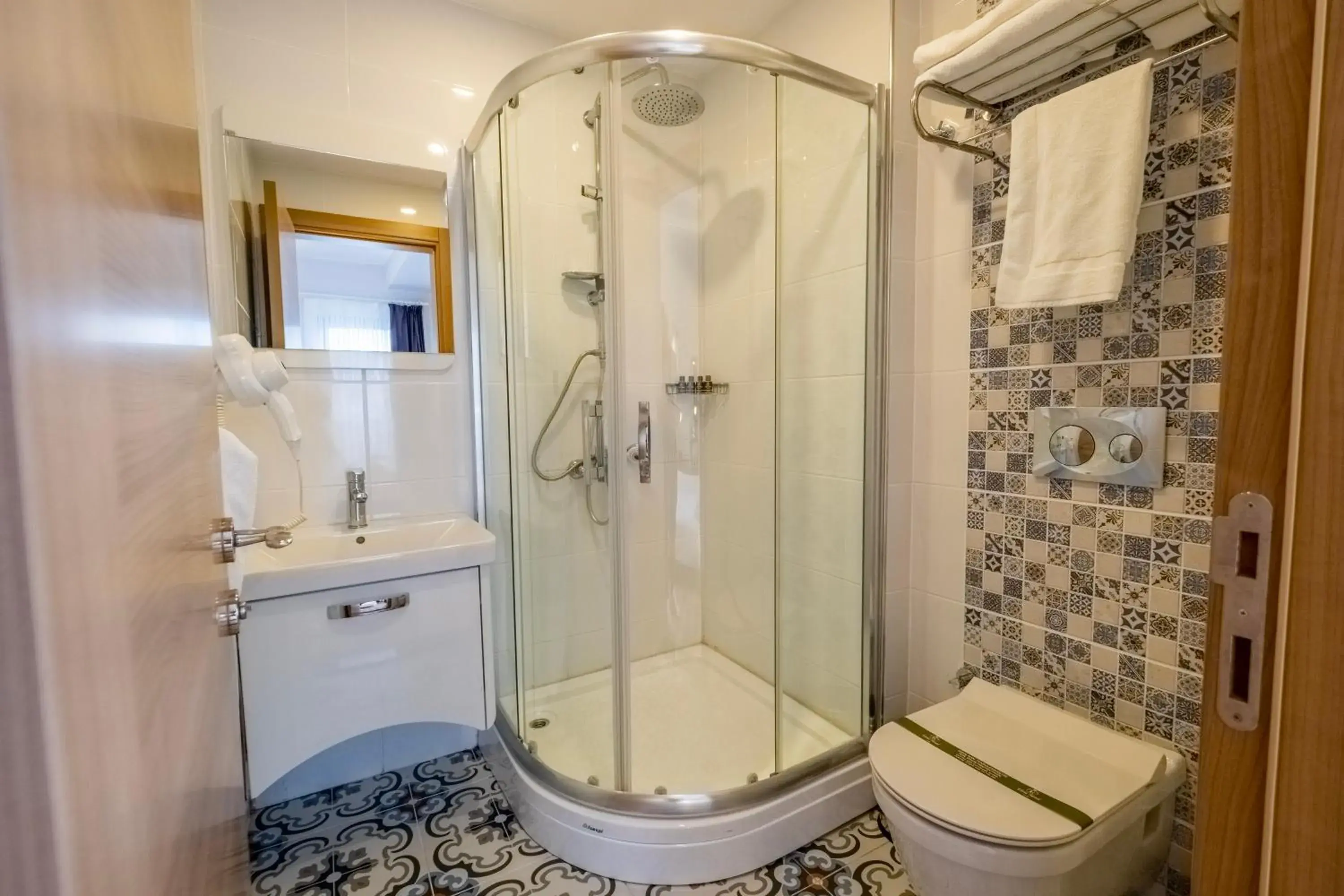 Twin Room with Balcony in Eleia Hotel İznik Twin Room with Balcony in Eleia Hotel İznik
