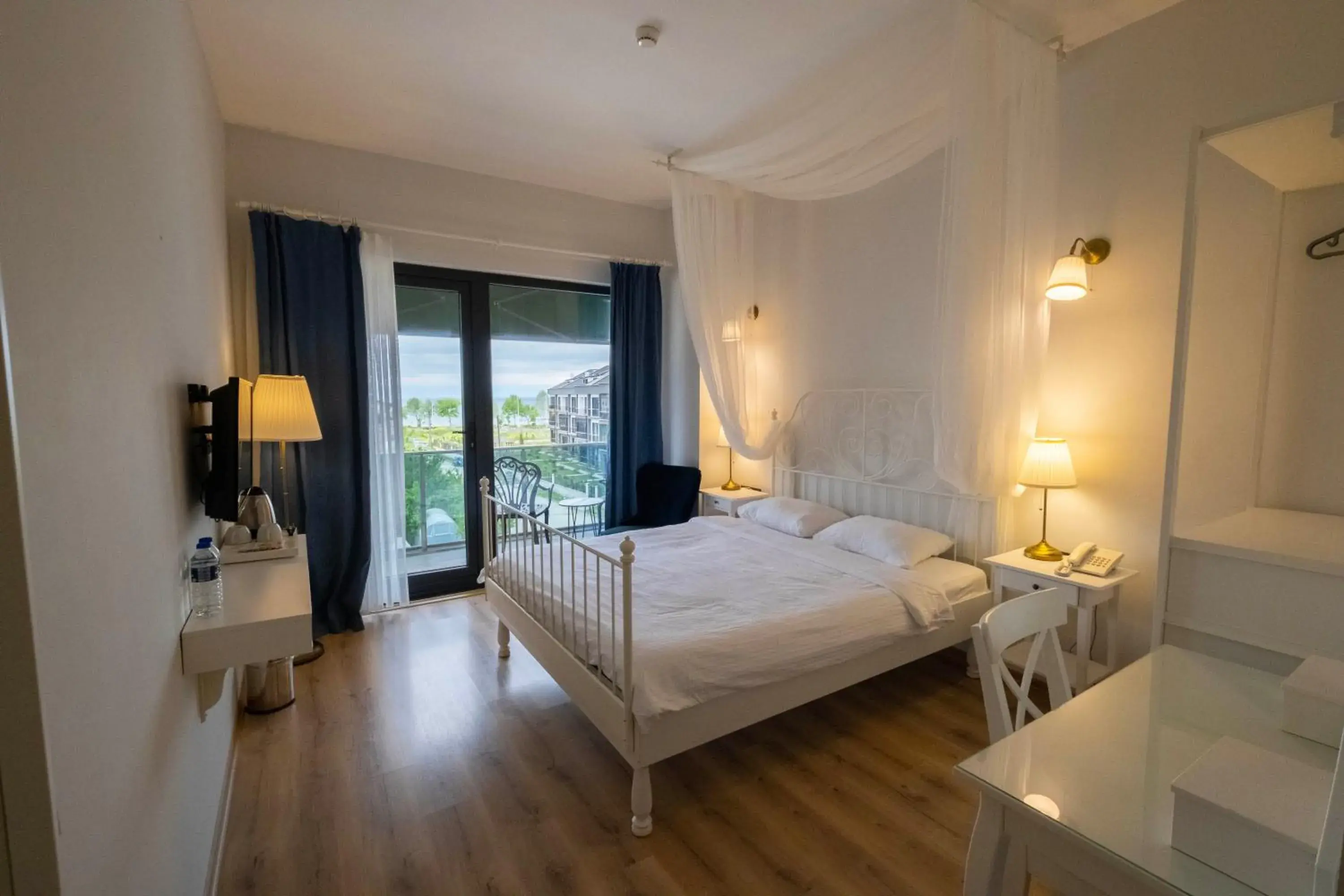 Double Room with Lake View in Eleia Hotel İznik Double Room with Lake View in Eleia Hotel İznik