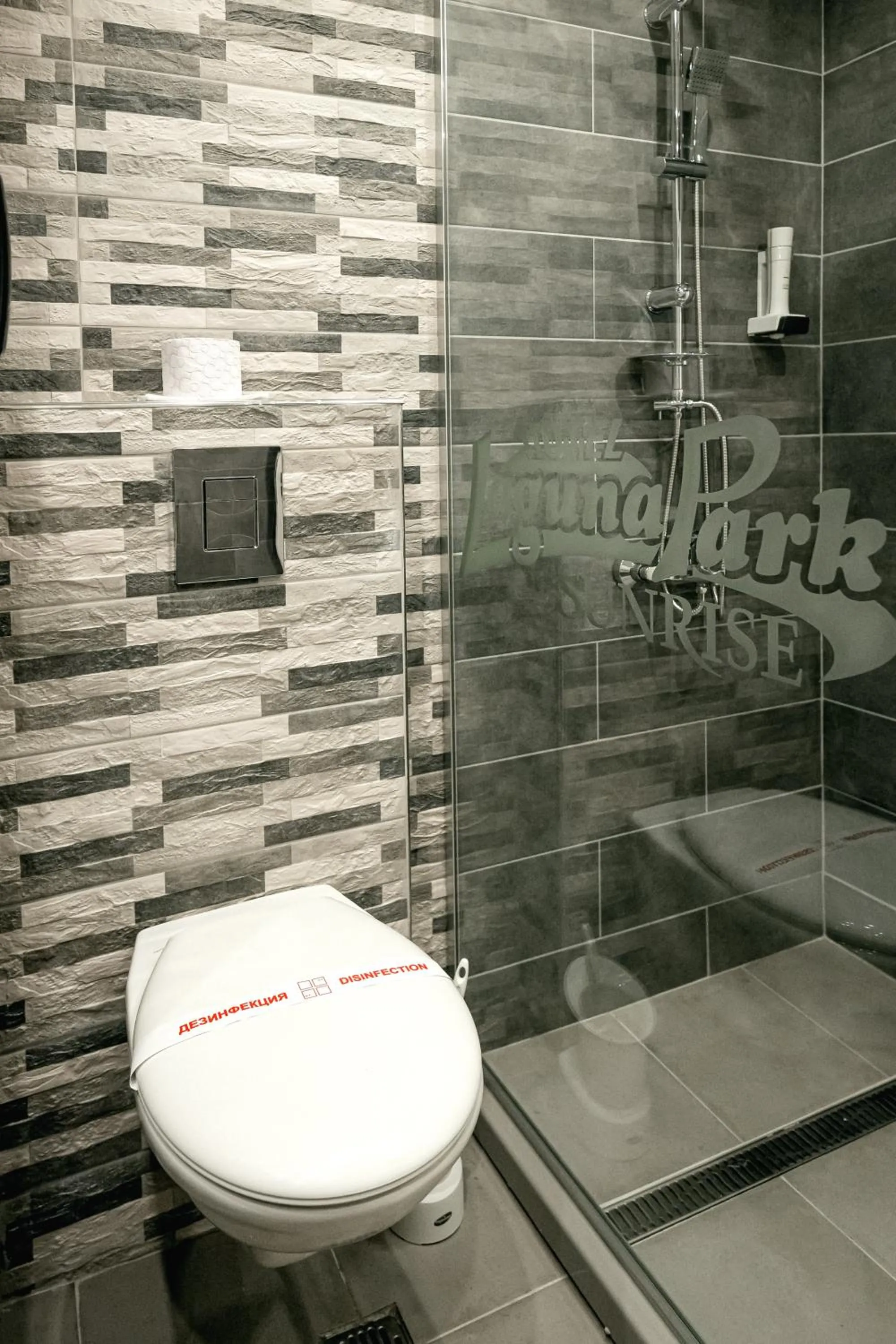 Shower in Hotel Laguna Park Sunrise