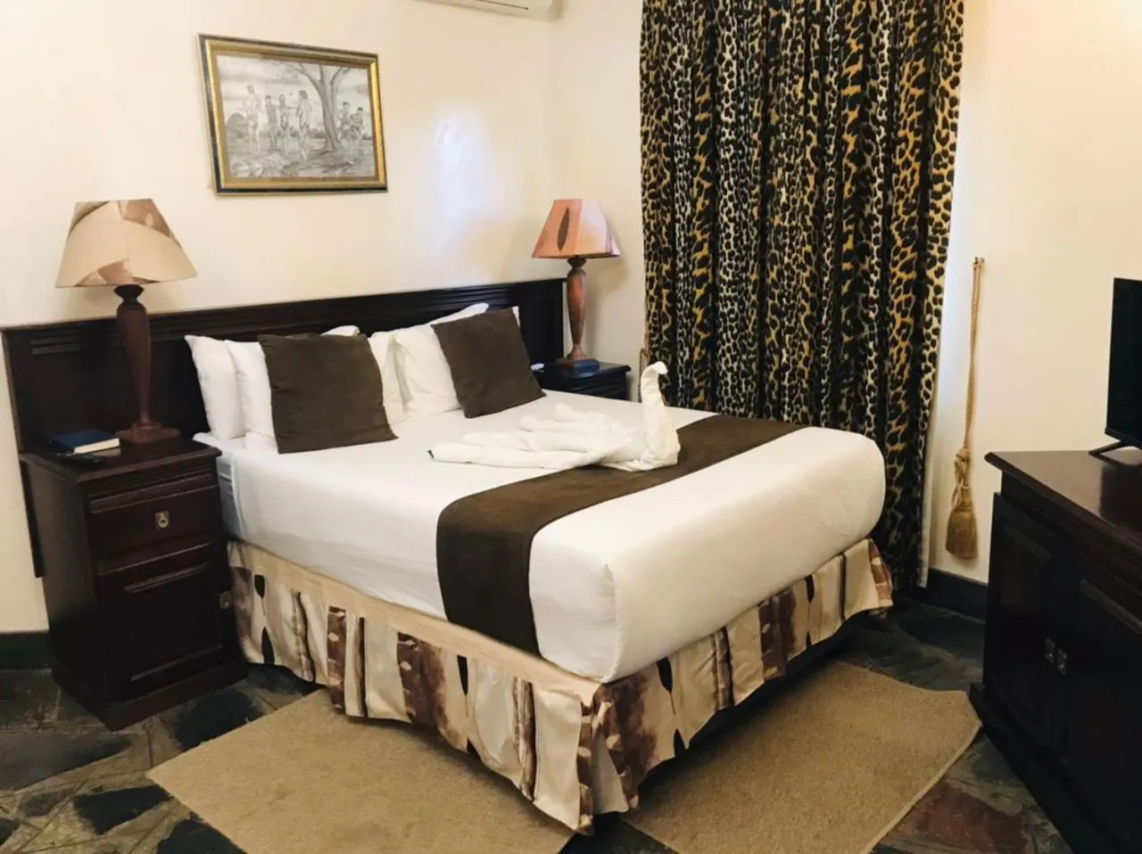 Bed in The Big Five Lodge
