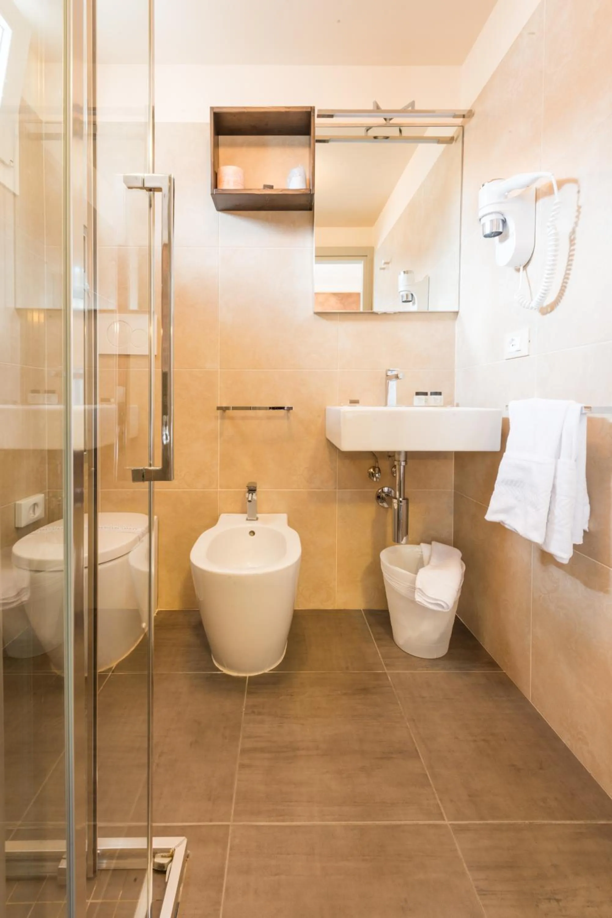 Shower in Hotel Helvetia