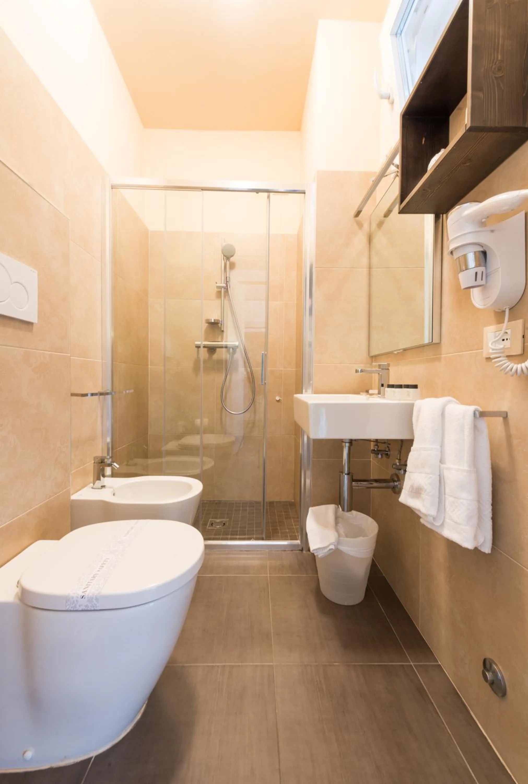 Shower in Hotel Helvetia