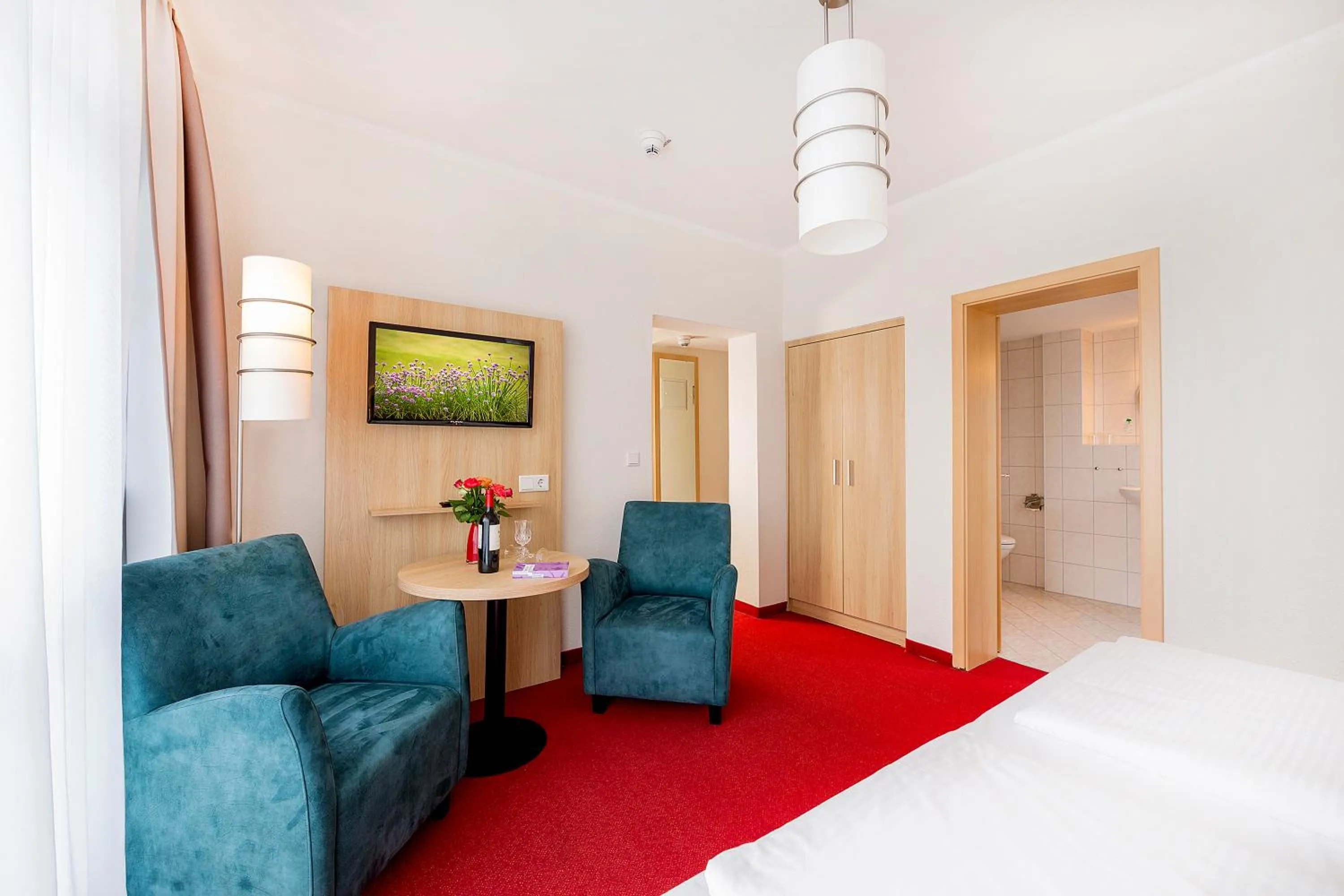 TV and multimedia, Bed in Garni Eden Hotels