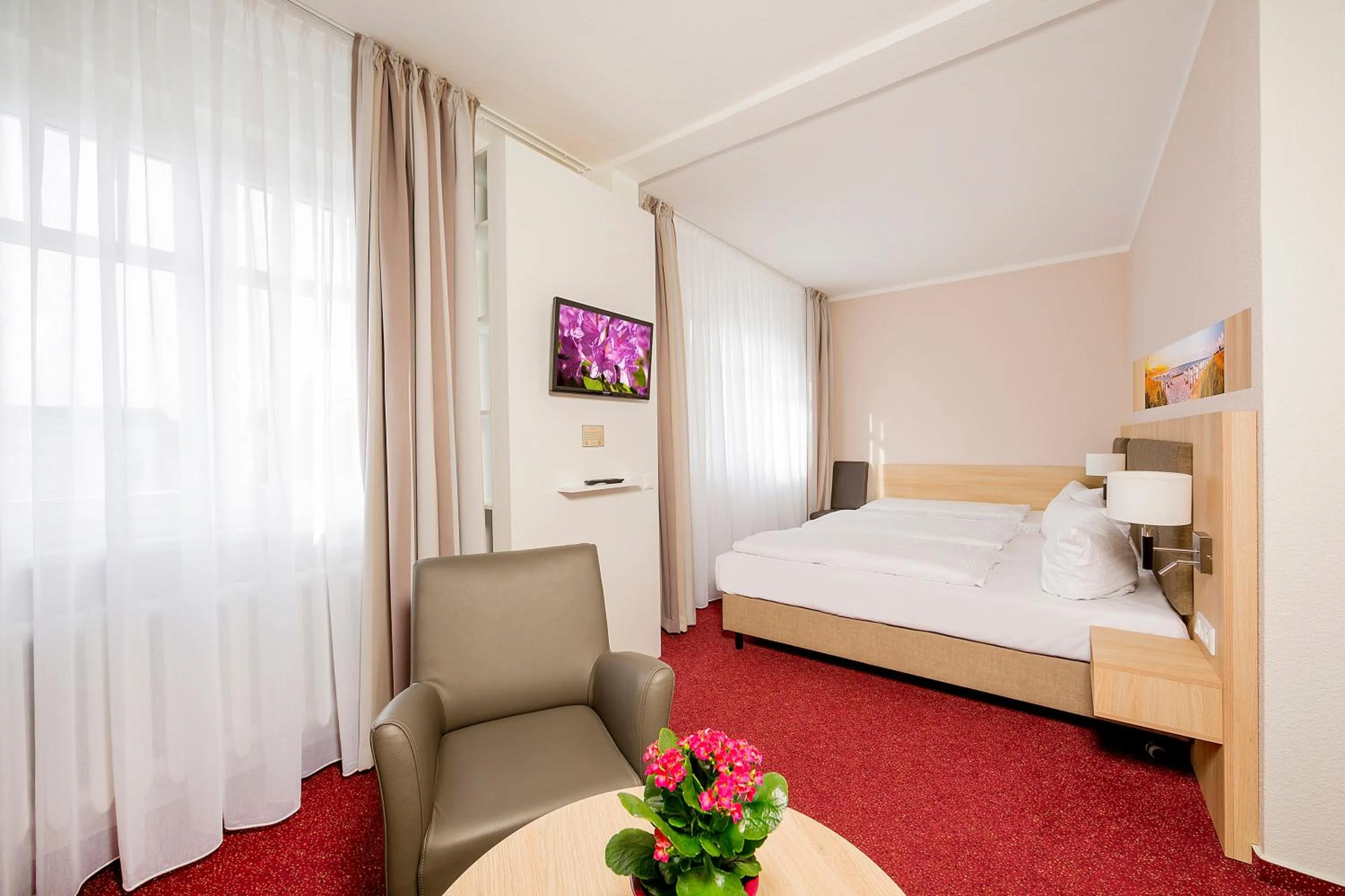 Photo of the whole room, Bed in Garni Eden Hotels