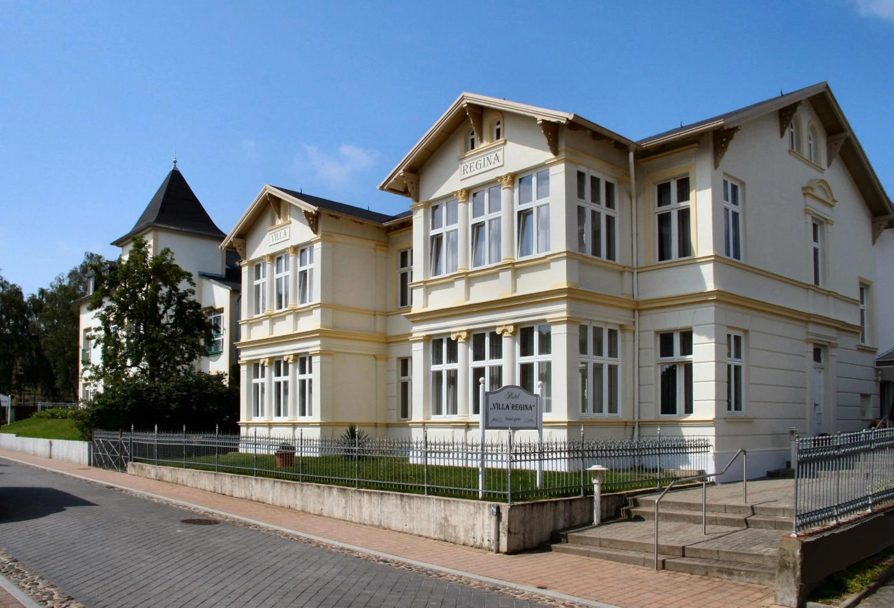 Facade/entrance in Garni Eden Hotels