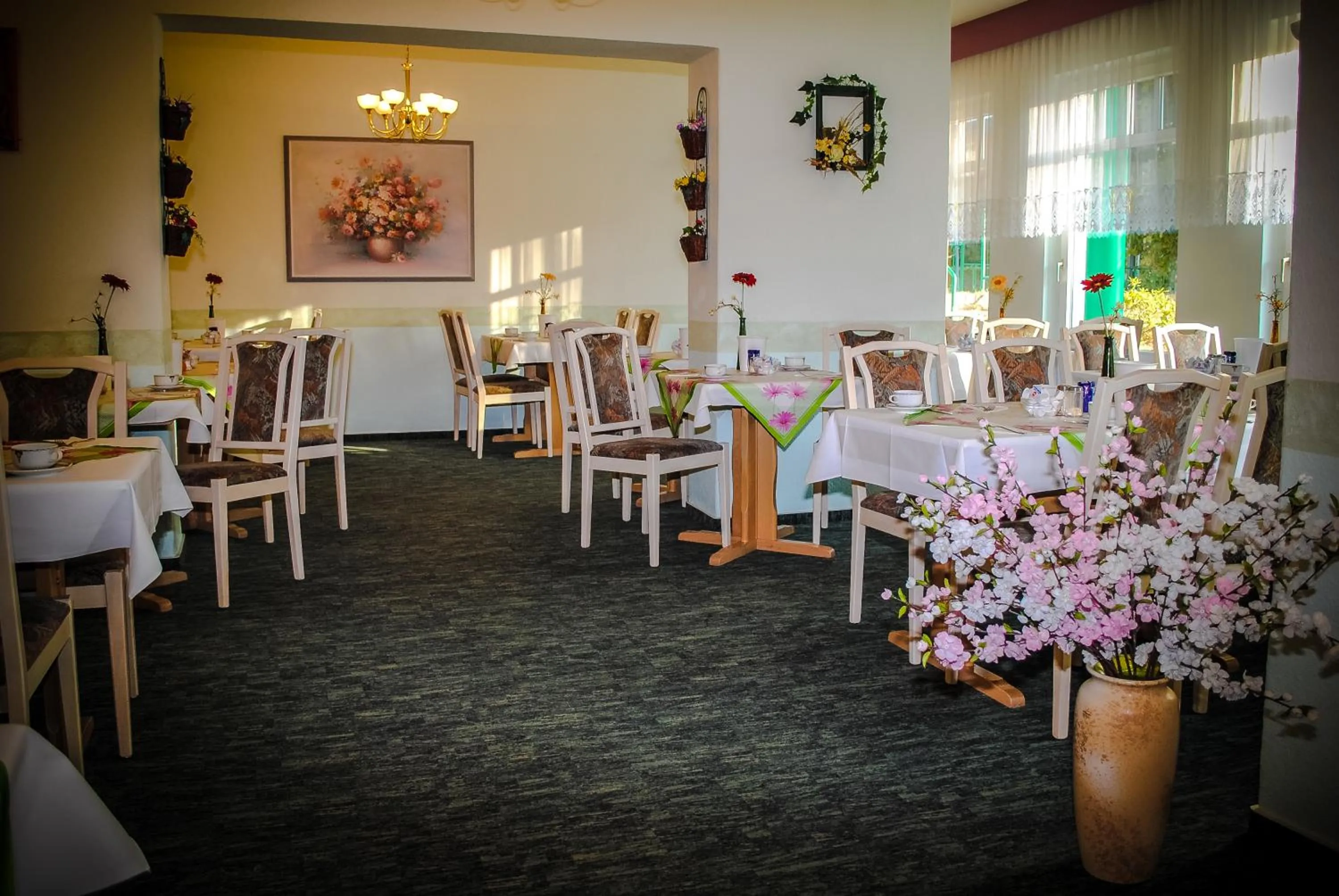 Restaurant/places to eat in Garni Eden Hotels