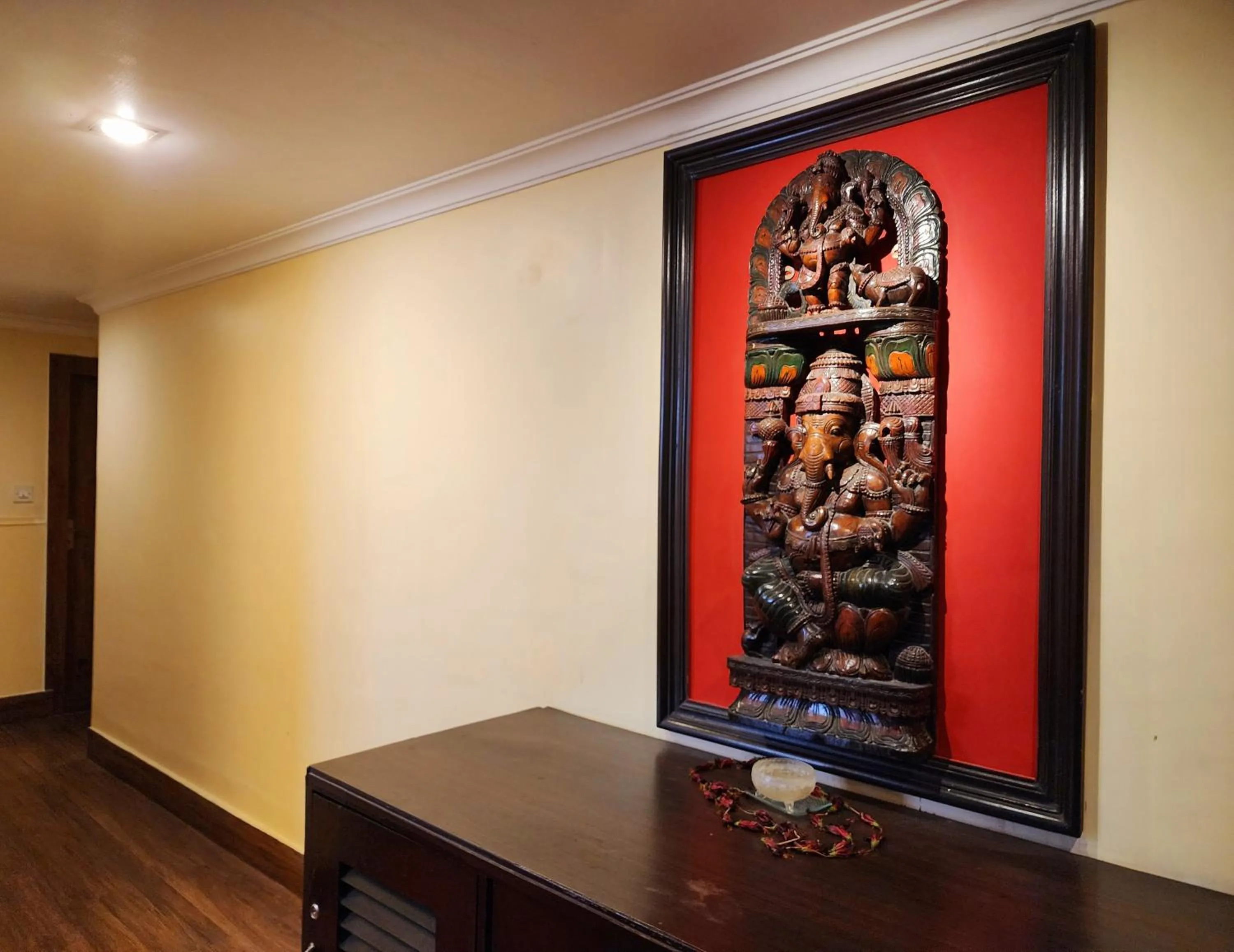 Decorative detail in Wise Owl Comfotel