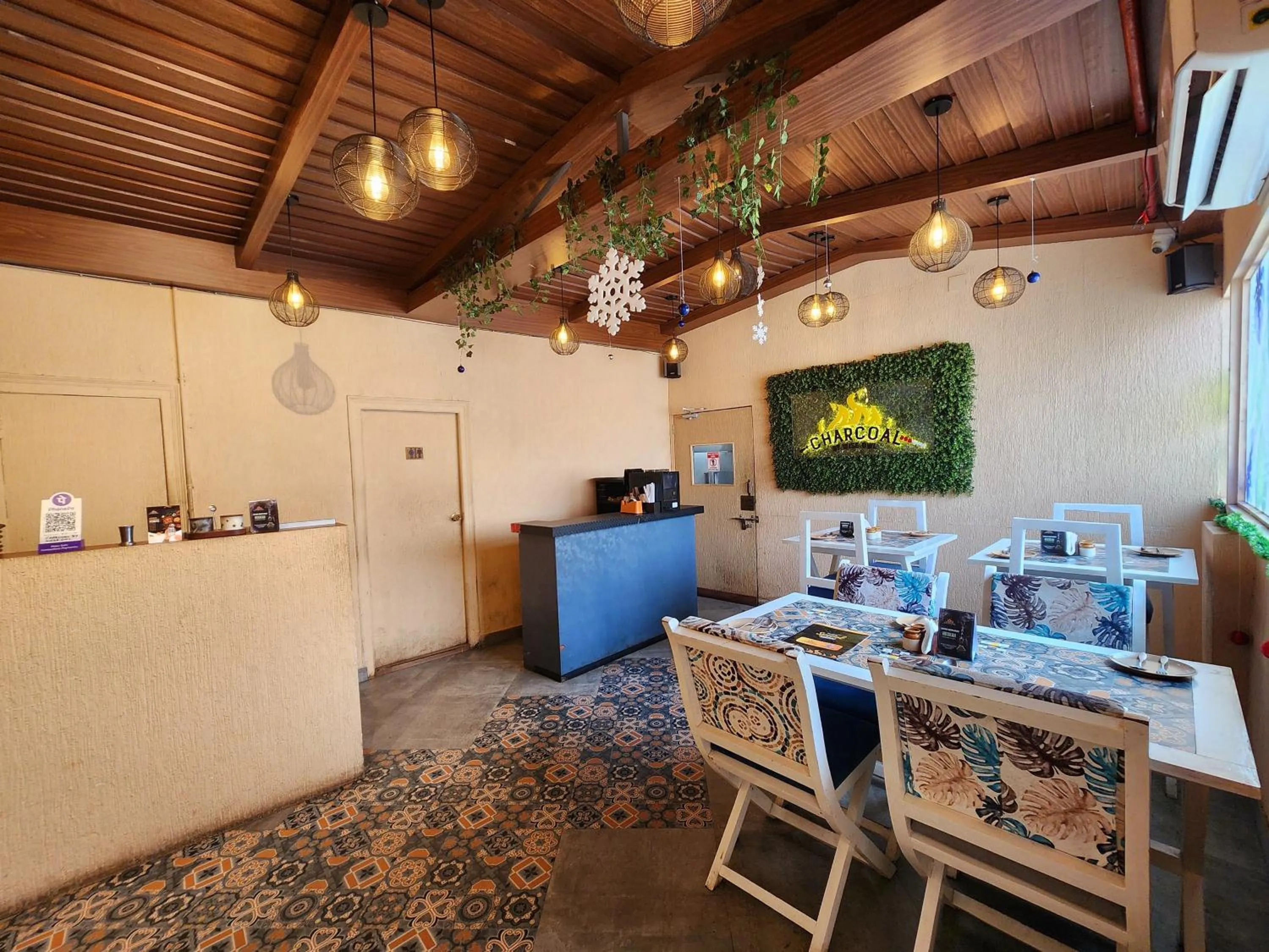 Restaurant/places to eat in Wise Owl Comfotel