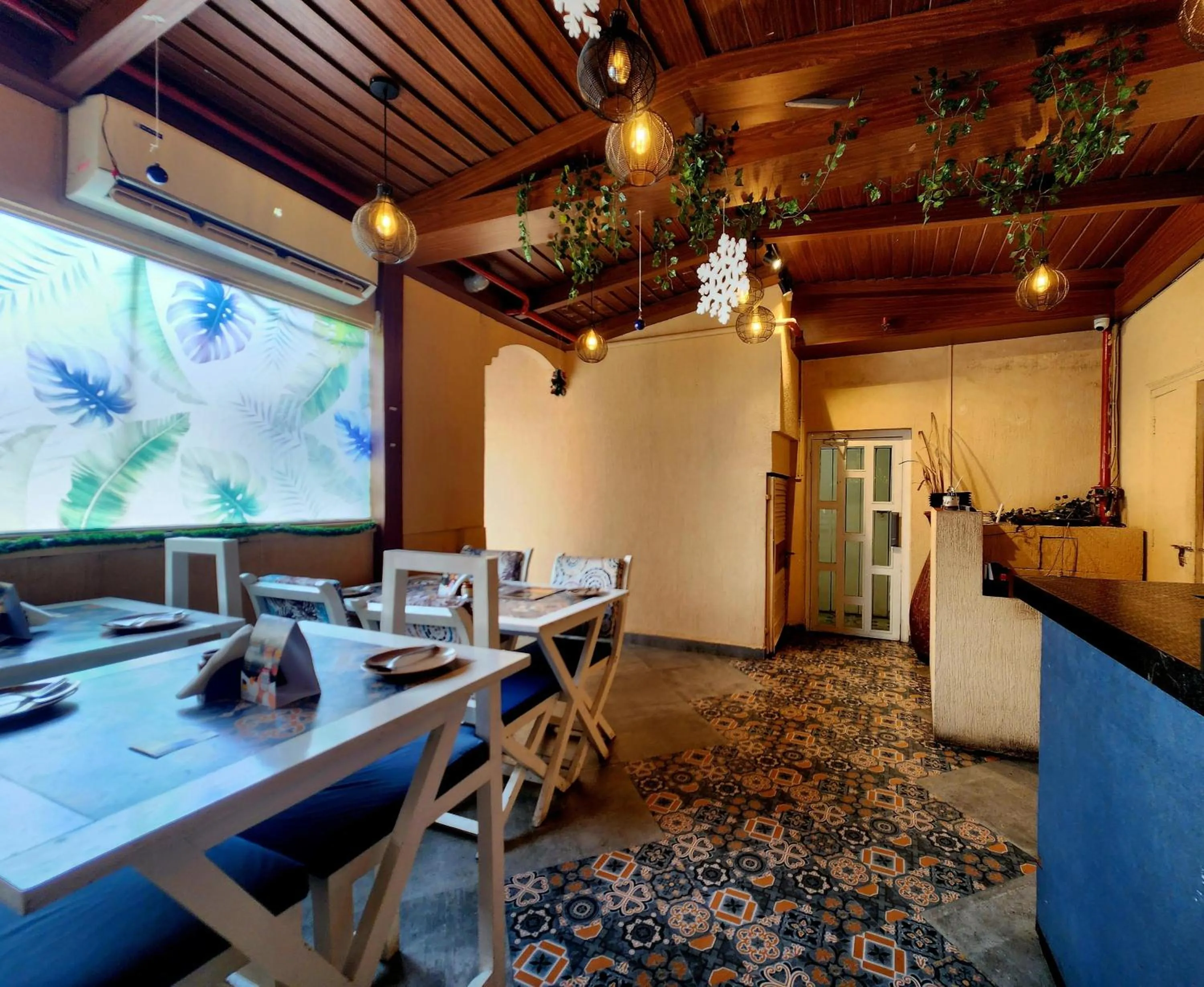 Restaurant/places to eat in Wise Owl Comfotel