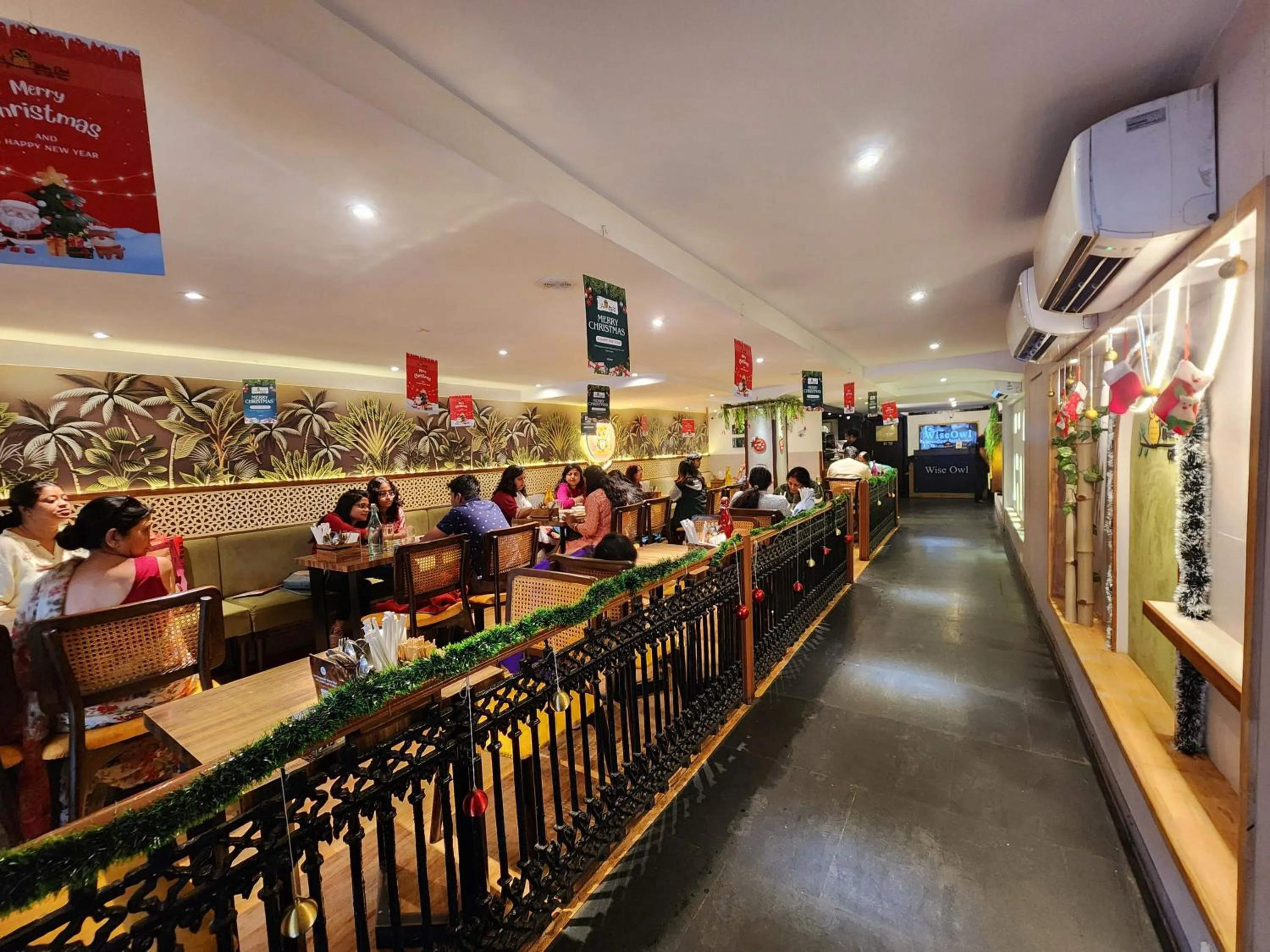 Restaurant/places to eat in Wise Owl Comfotel